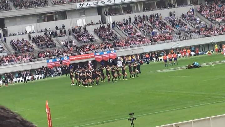 姫乃稜菜のインスタグラム：「🏉オールブラックスvs日本🏉 本物のHAKAをみました！ めちゃ面白い試合でした！日本🇯🇵頑張ってるので私も必死に叫んじゃいました！  #ラグビー#ラグビー日本代表 #rugby#オールブラックス#allblacks #japan#haka #リポビタンdチャレンジカップ2018」