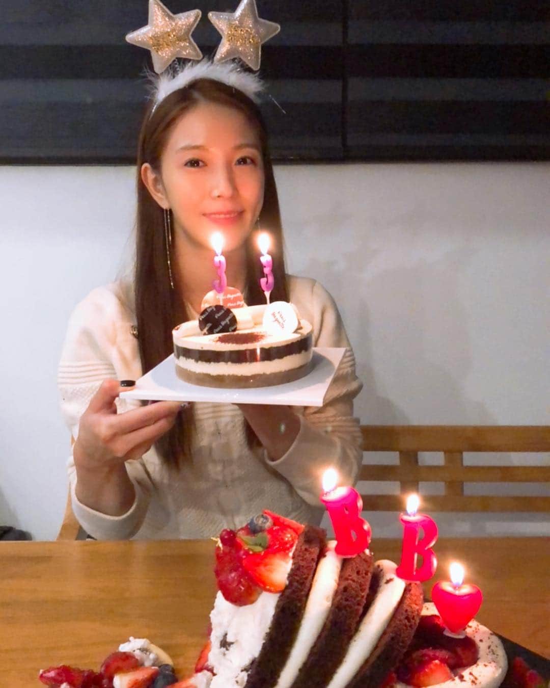 BoAのインスタグラム：「Yeah! Thnx for celebrating my Bday😘 what’s wrong with the cake? 🎂」
