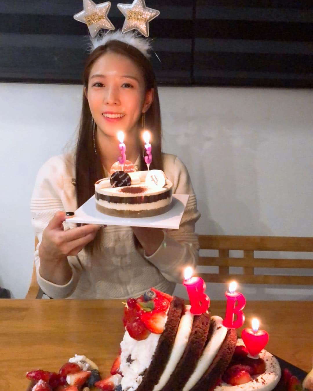 BoAさんのインスタグラム写真 - (BoAInstagram)「Yeah! Thnx for celebrating my Bday😘 what’s wrong with the cake? 🎂」11月5日 20時24分 - boakwon