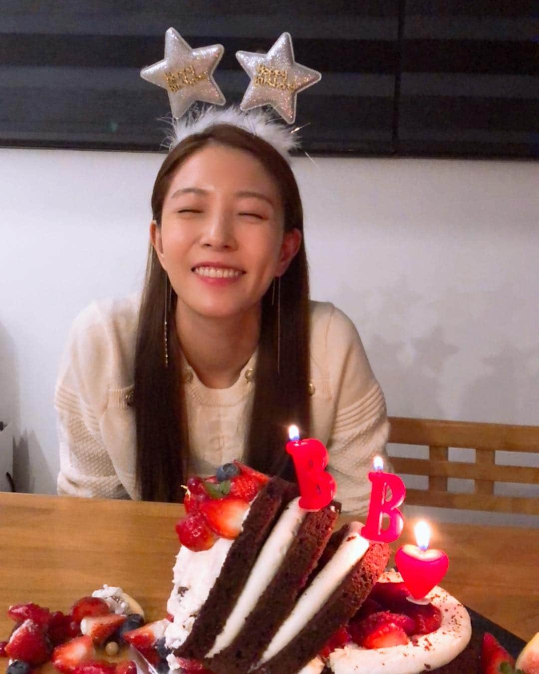 BoAさんのインスタグラム写真 - (BoAInstagram)「Yeah! Thnx for celebrating my Bday😘 what’s wrong with the cake? 🎂」11月5日 20時24分 - boakwon