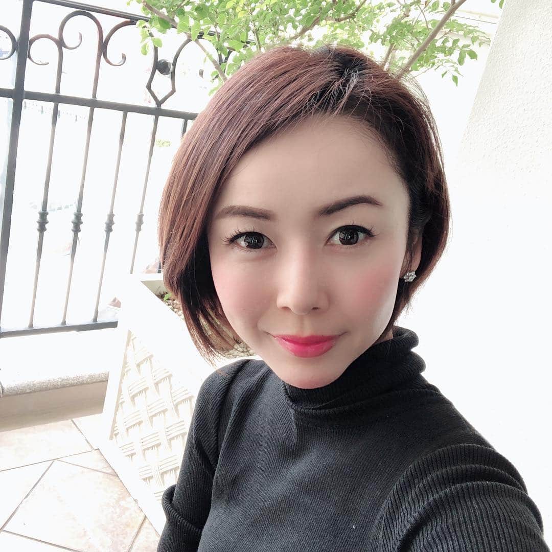 のインスタグラム：「神戸の朝😊 天気も良く、朝ごはんがとても素敵でした✨ 8種類のパンは、食べきれない時はお持ち帰りできます🥖🍞🥐 #幸せ朝ごはん #ラスイート神戸 #神戸 #神戸旅行 #神戸の景色 #神戸観光 #神戸モーニング #神戸の朝」
