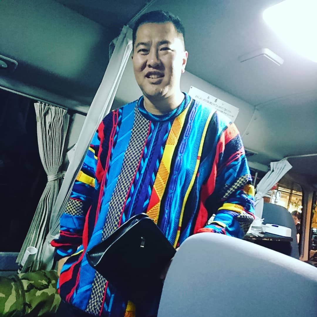 とにかく明るい安村さんのインスタグラム写真 - (とにかく明るい安村Instagram)「ロケ、私服でいいと言われたのでこれで行きました！ややウケでした！」11月5日 17時09分 - tonikaku.a.yasumura