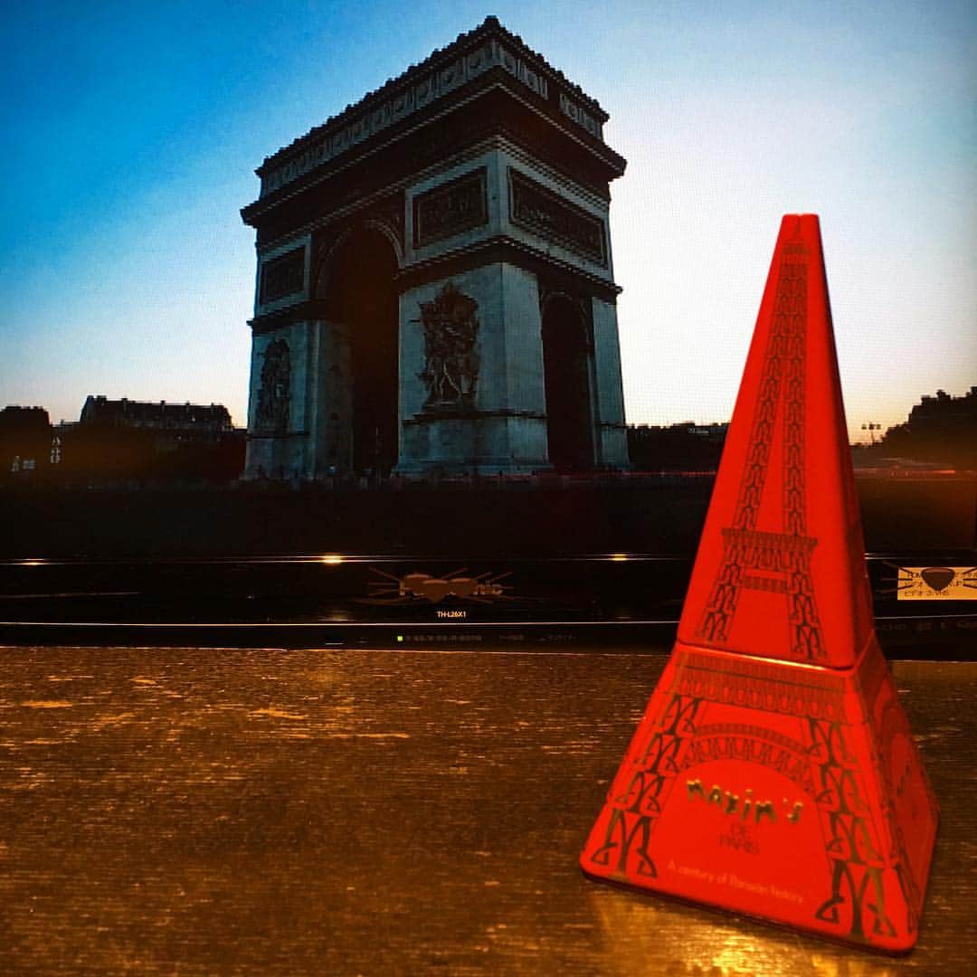 馬場典子さんのインスタグラム写真 - (馬場典子Instagram)「#パリ土産 #エッフェル塔 を#速水もこみちの世界でたった1つのレシピ の オープニング映像とともに」11月5日 18時27分 - baba_channel