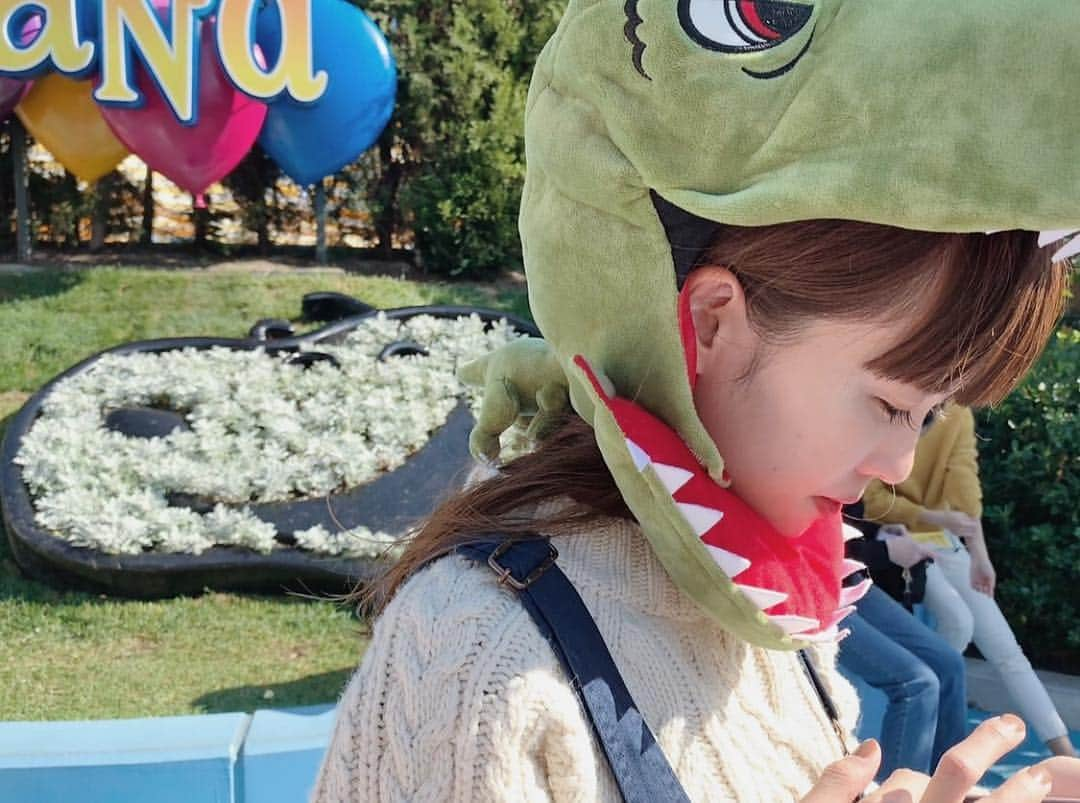 ちょびさんのインスタグラム写真 - (ちょびInstagram)「絶対ジュラシックパークの恐竜を被る！🦖 とのことだったので こちらを買って被りました🦖 暑くてしょうがなかったけど とんでもなく楽しかった💮 . #ティラノサウルス#恐竜#ジュラシックワールド#ジュラシックパーク#大阪#旅行#ユニバ#ユニバーサル#休日#コーデ#USJ#happylife#instagood」11月5日 20時31分 - kaoriririn15