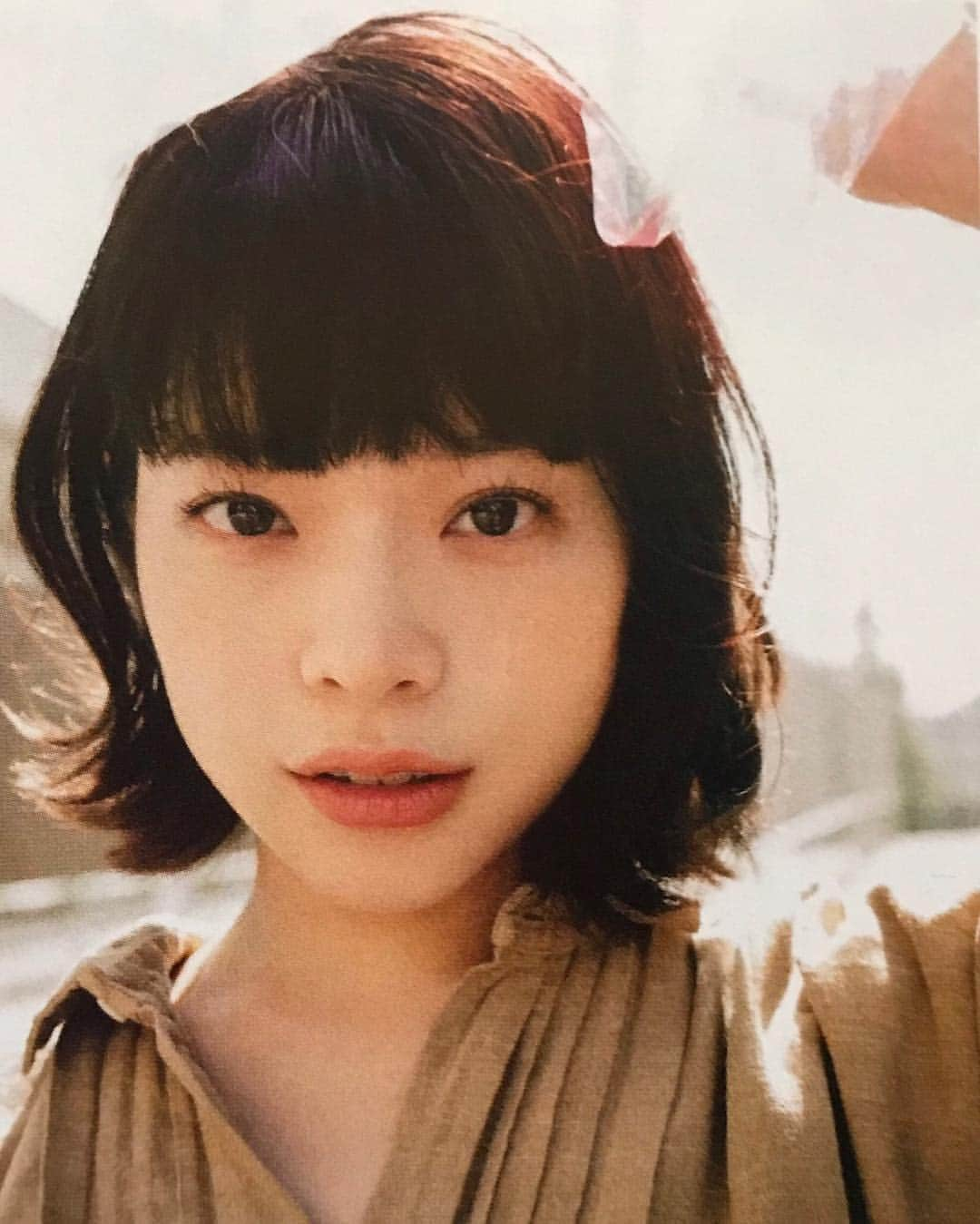 岸井ゆきのさんのインスタグラム写真 - (岸井ゆきのInstagram)「10/24発売のTV Bros.12月号 で小出祐介くん（ @base_ball_bear_ ）と 対談しています！ わたしも声で参加しているアルバム 「マテリアルクラブ」についてお話ししました✨ （マテリアルクラブとはBase Ball Bear 小出祐介主宰の、ソロでもなくバンドでもなく ユニットでもなくグループでもなく 新音楽プロジェクト。です！） マテリアルクラブのホームページには アルバムアートワークを担当した刺繍作家のくみさん（ @kumikosuge ）と参加した 「放課後マテリアルクラブ」第2回目の テキストもアップされています。  LINELIVE見られなかった方もぜひ読んでください✨ きたる11/7にアルバム発売ですね、、！ もうマテリアルサブリミナル。 tanoshimiですね〜!!（＾ν＾）🧡」11月5日 21時39分 - yukino_kishii