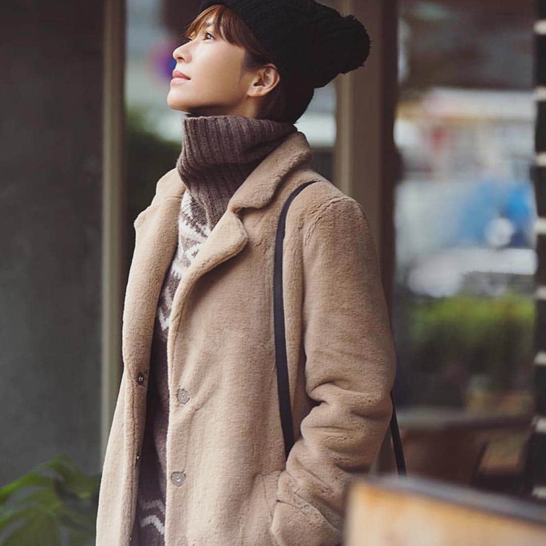 畑野ひろ子のインスタグラム：「@sanyo_style_magazine  エコファーコート。」