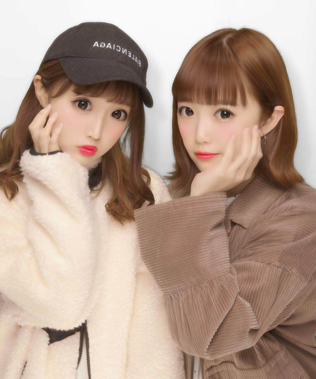 星野麻里愛さんのインスタグラム写真 - (星野麻里愛Instagram)「今wegoのPRstaffを一緒に 頑張ってる先輩のまなちゃん💓 2つしか変わらないのに  めっちゃ大人っぽくて しっかりしてて東京行った時も いろいろお世話になりました笑 これからもよろしくお願いします❤️#prstaff #pr #wego #名古屋 #プリント倶楽部 #バレンシアガ #barenciaga #バレンシアガキャップ」11月5日 23時10分 - maria.pink28