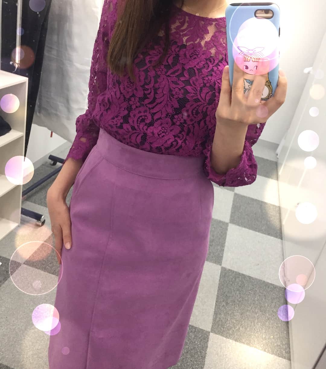 須黒清華のインスタグラム：「出会う人全員に二度見された今日の衣装😂😋笑 鮮やかパープルのグラデーションコーデ‼︎ 着るのは勇気がいるけど、こうやって見るとタイプな色〜💕 さ、まずは１日‼︎ 明日はアメリカの中間選挙ですね‼︎ #ワールドビジネスサテライト #衣装 #派手コーデ #パープルコーデ #ワントーンコーデ」