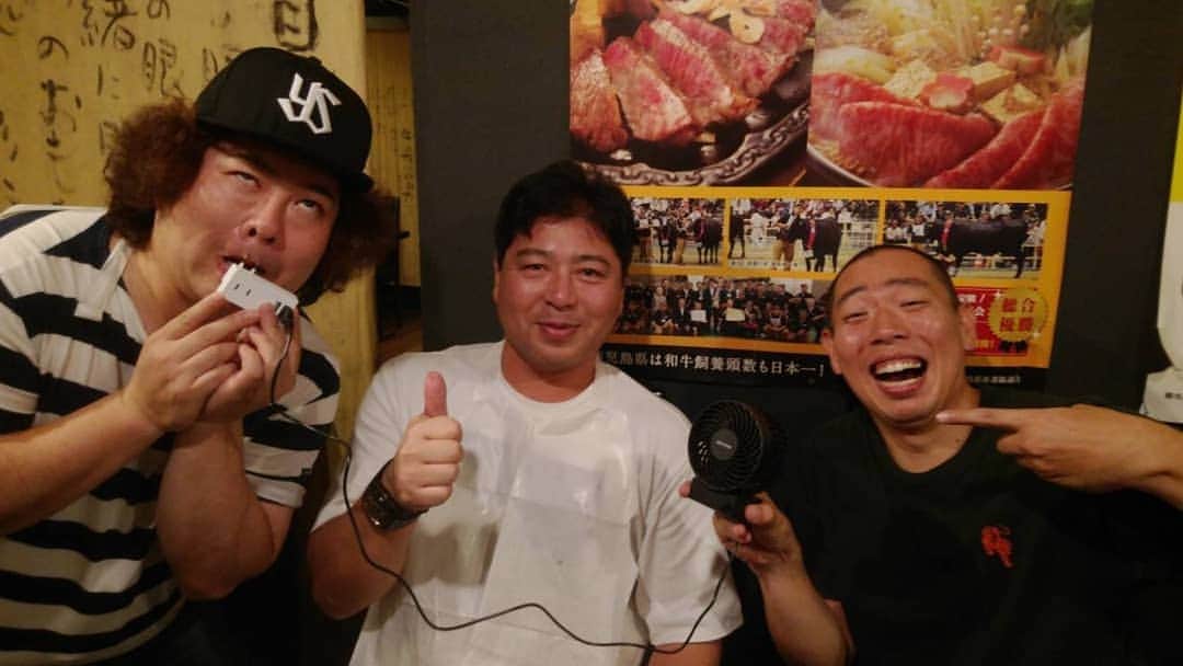 のインスタグラム：「元 ヤクルトスワローズ真中監督に新宿のよしもと本社近くにある『薩摩屋』と言うお店で焼肉をご馳走になりましたd=(^o^)=b なぜか扇風機を持ち歩いてはりました♪  #ヤクルトスワローズ #ヤクルト #野球 #プロ野球 #真中満 さん#監督 #扇風機 #真中監督 #ご近所 さん#焼肉 #薩摩屋 #新宿 #レギュラー松本 #あるある探検隊 #ものいい吉田サラダ ちゃん#剛さん」