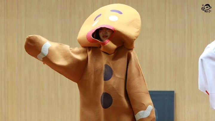 チェ・ユジョンのインスタグラム：「; ♡ 181104 | 동대문팬싸인회 유정포커스 Dance cover @ fansign event 📷 ©jjanggu_991112  She's the cutest i swear 💀❤ . . .  #아이오아이 #IOI #choiyoojung #yoojung #최유정 #유정 #KPOP #wekimeki #위키미키」