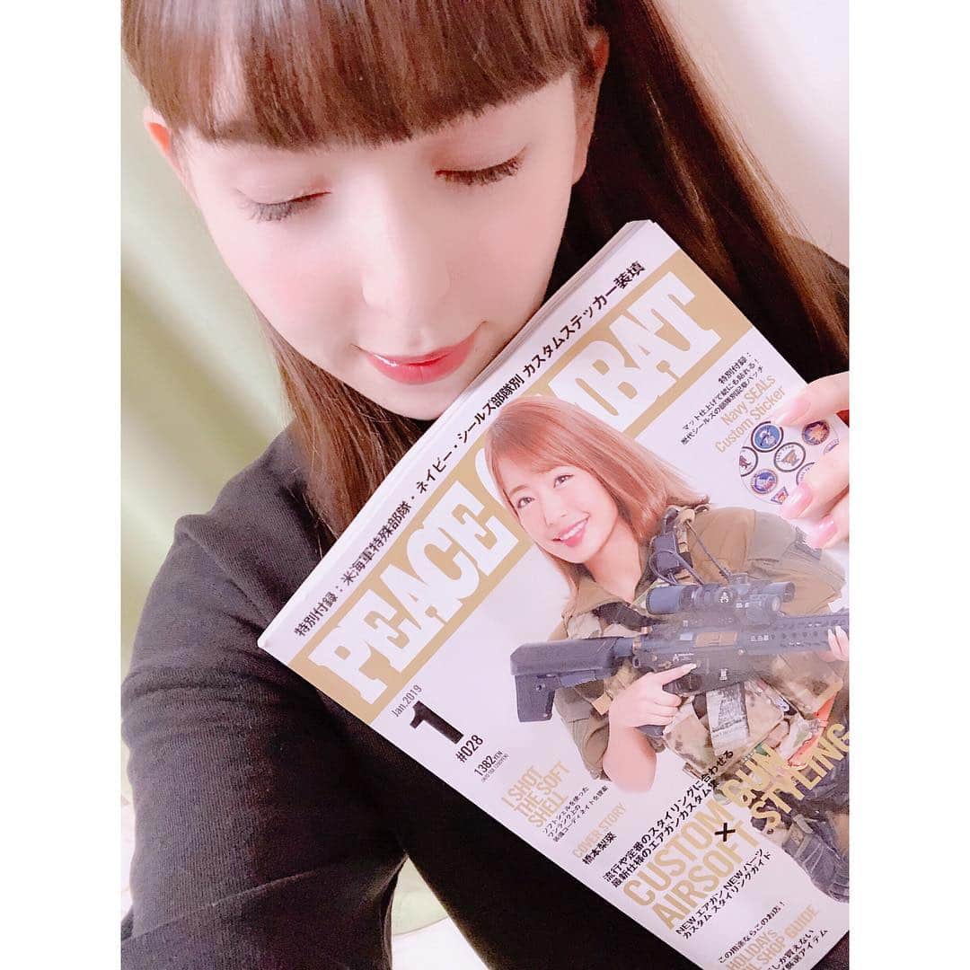 アイシスのインスタグラム：「‪みなさん今月の‬ ‪PEACE★COMBAT‬ ‪もうゲットされましたか☺️？？‬ ‪先日の‬ ‪PEACE COMBAT GAMESでの様子が‬ ‪もりだくさん載っております💪🏻🔫‬ ‪絶対ちぇっくしてくださいね✨‬ ‪#peacecombat #ピースコンバット #peacecombatgames #peacecombatgames10  #サバゲ #サバゲー #サバゲー女子  #airsoft #ミリタリー #military #airsofter #ゴルカ3 #Gorka #Gorka3 #ロシア装備 #テルニャシュカ #Тельняшка #SMERSH #airsoftgirl 帽子は #GLOCK #glockgirl #AK ほしい #オペフリ #sightronjapan #サバゲー女子の日常 #gun #airsoftnation #airsoftworld #airsoftobsessed #japanesegirl」