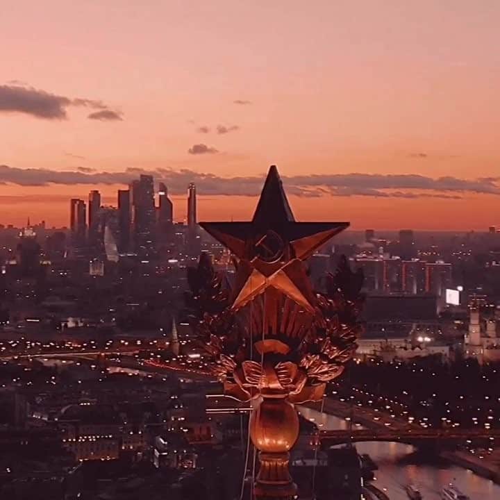 Murad Osmannのインスタグラム：「#followmeto Moscow Drone Hyperlapses. This is the second sister from the “Seven Sisters of Moscow” - a group of seven skyscrapers that continue to define Moscow’s skyline. #osmannlapse - Music by: @odesza」