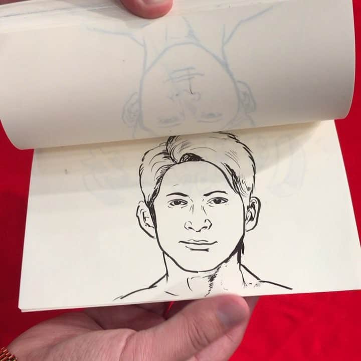 西本武徳のインスタグラム：「岡田准一さんの為に初めてパラパラ漫画を描いてみましたよ⤴︎ 急に終わりますよ⤴︎ #ウチのガヤがすみません #パラパラ漫画 #急にendがドン！」