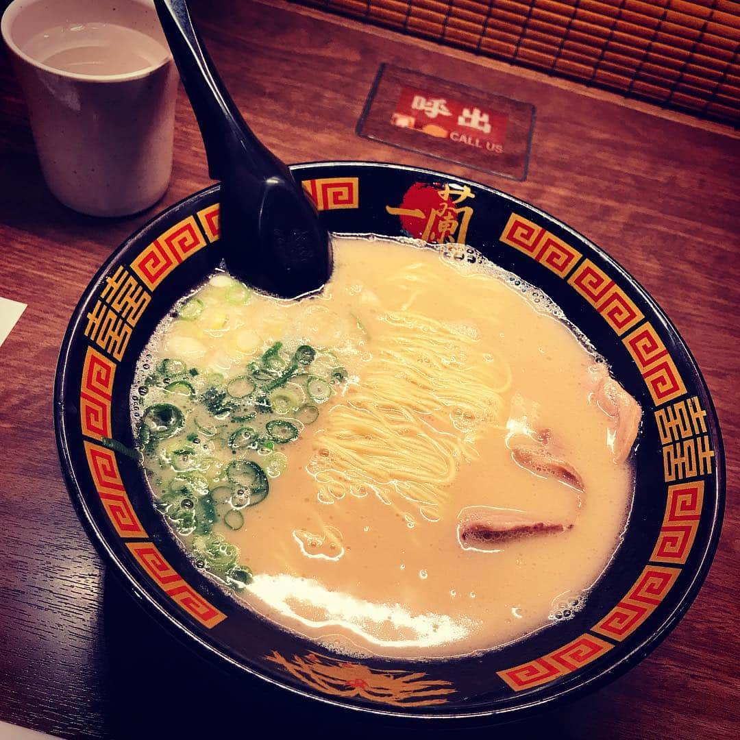 渚りりかのインスタグラム：「おなかすいた！！！！！！！ #一蘭ラーメン」