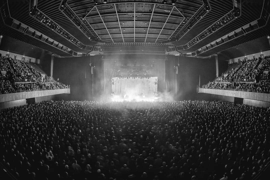 ナイン・インチ・ネイルズのインスタグラム：「December 3rd in San Francisco, CA.  Photo: @tomtomkinson . Night two tonight - ticket link in bio. . COLD AND BLACK AND INFINITE NORTH AMERICA 2018 #NINONTOUR」