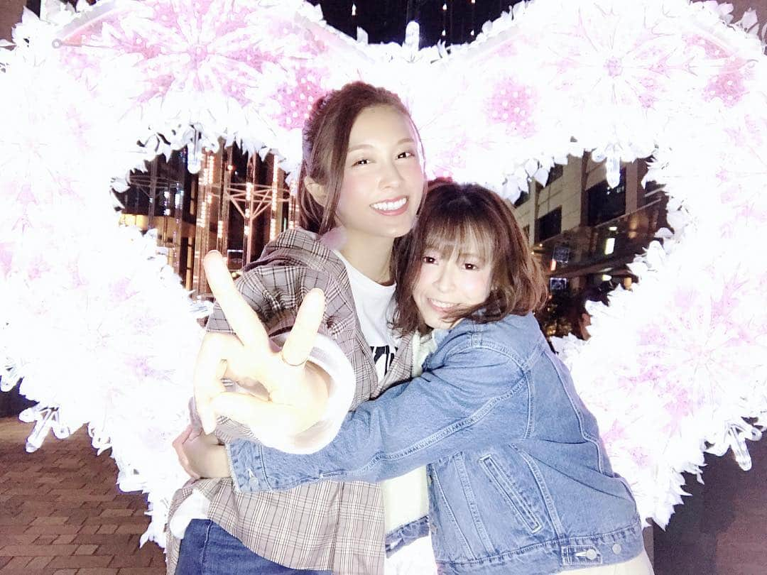 麻衣愛さんのインスタグラム写真 - (麻衣愛Instagram)「イルミネーション💗 自撮り用に携帯置くところとライトまでセットされててすごく感動した😹👏 12月は色々なところでイルミネーションが見れるから大好き💕 #イルミネーション #キラキラ #クリスマス #ハート #xmas #赤坂 #blitz #赤坂blitz #マイナビblitz赤坂 #綺麗だった #🎄#💗」12月1日 10時38分 - maiaiii_0814