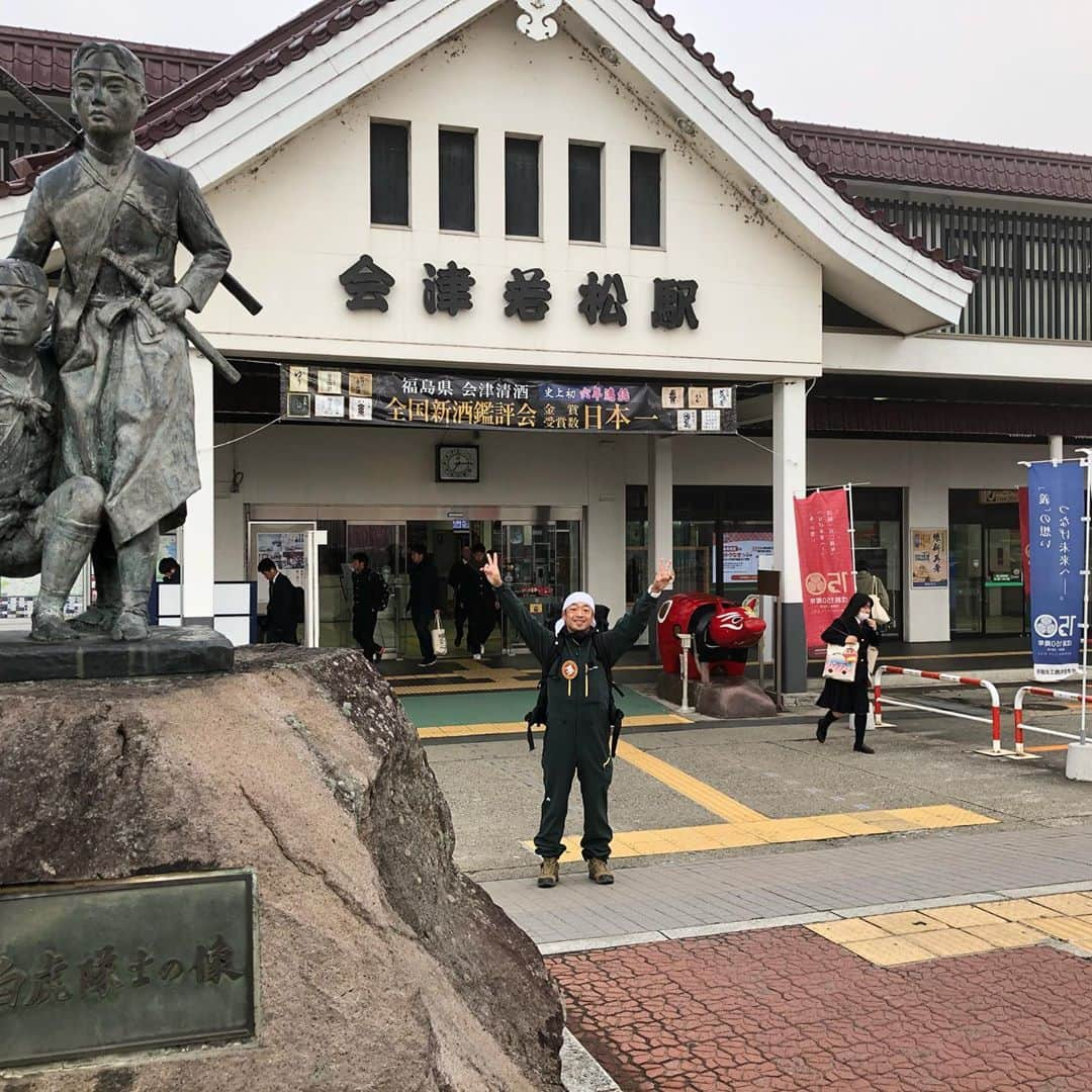 団長安田さんのインスタグラム写真 - (団長安田Instagram)「#団長秘境駅 #秘境駅 #所さんのそこんトコロ #多分テレ東28日放送 #団長安田 #安田大サーカス団長 #モンベルのつなぎめちゃめちゃ快適 #モンベルのバックパック団長オススメです #つなぎの下はモンベルインナーダウン上下  #えー駅やった #団長秘境駅只見線」12月1日 3時04分 - dancyoyasuda