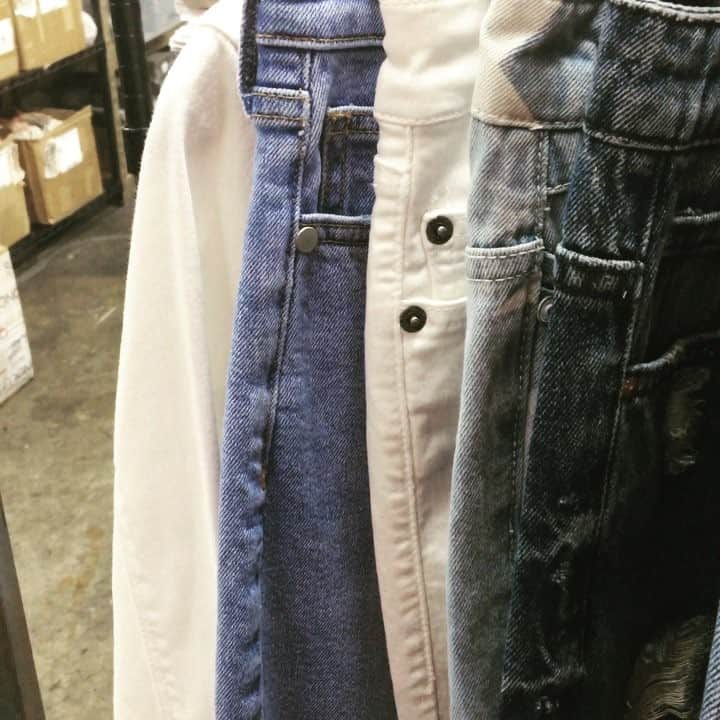 デニモクラシーのインスタグラム：「Happy Friday! #denim #jeans #clothes #fashion」