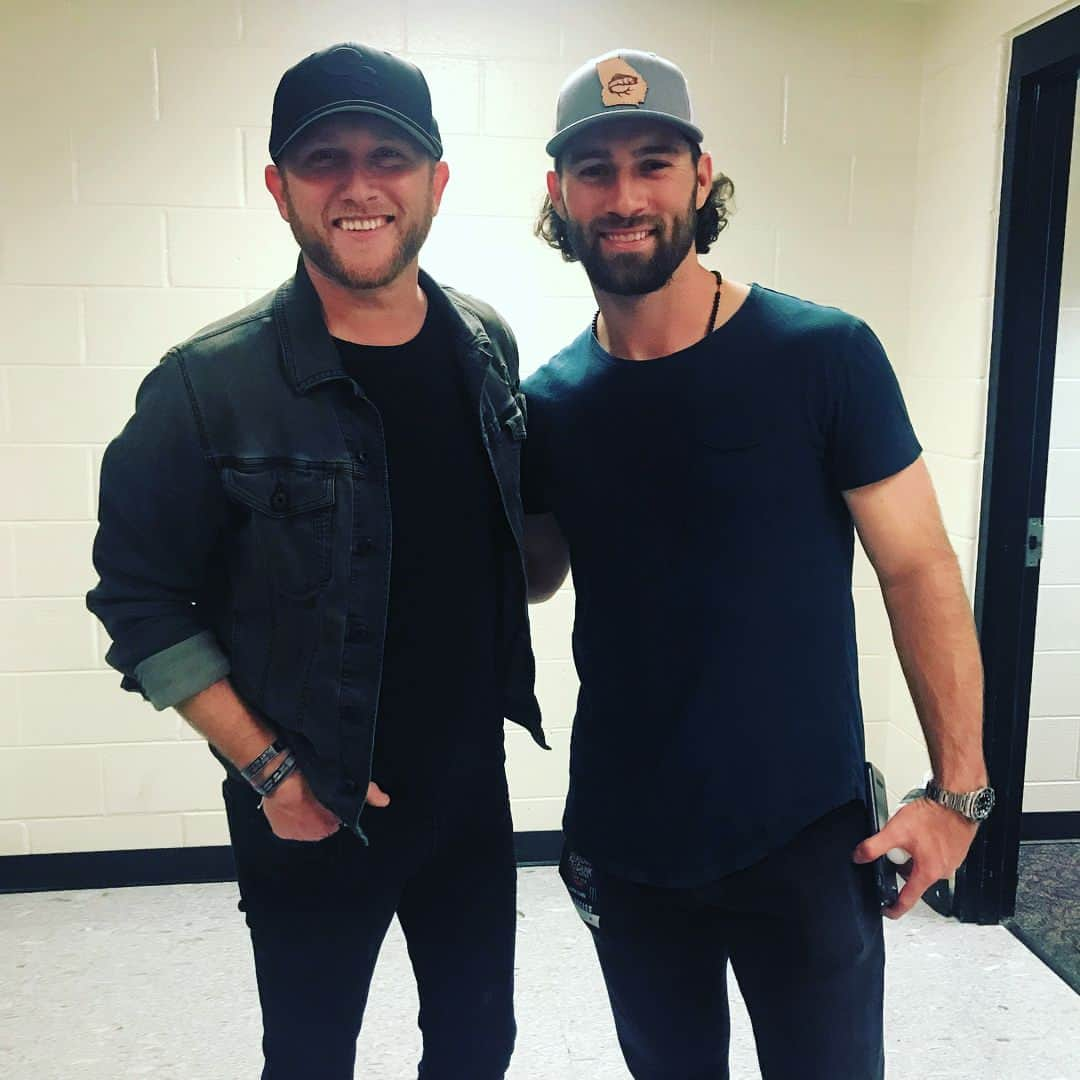 チャーリー・カルバーソンのインスタグラム：「Thanks @coleswindell for an amazing night, the show was awesome. Can’t wait to see you at a Braves game next year. #ChopOn #ReasonToDrinkAnotherTour」