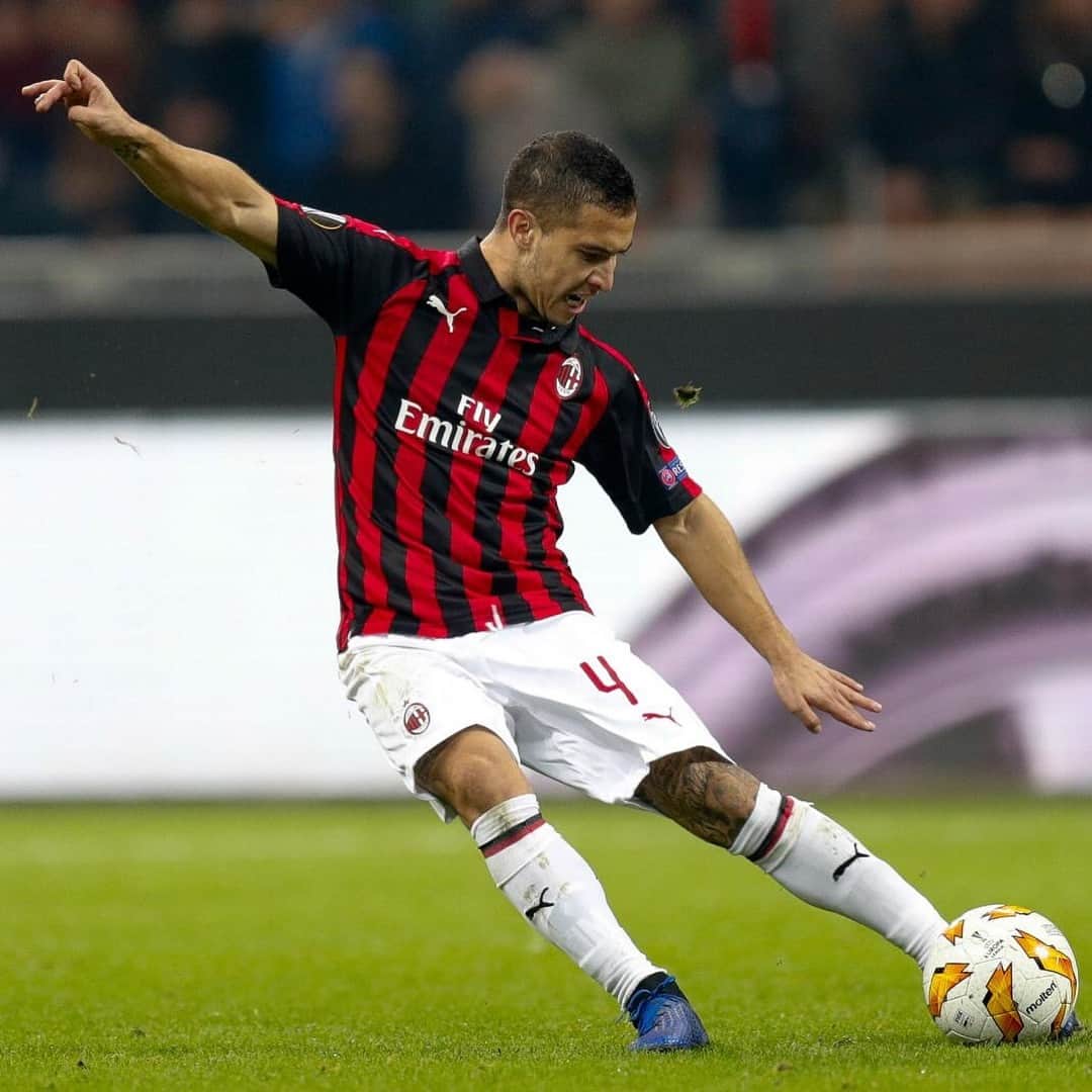 ホセ・マウリのインスタグラム：「😃⚽️🔴⚫️ @danielemascolophotographer 🔝」