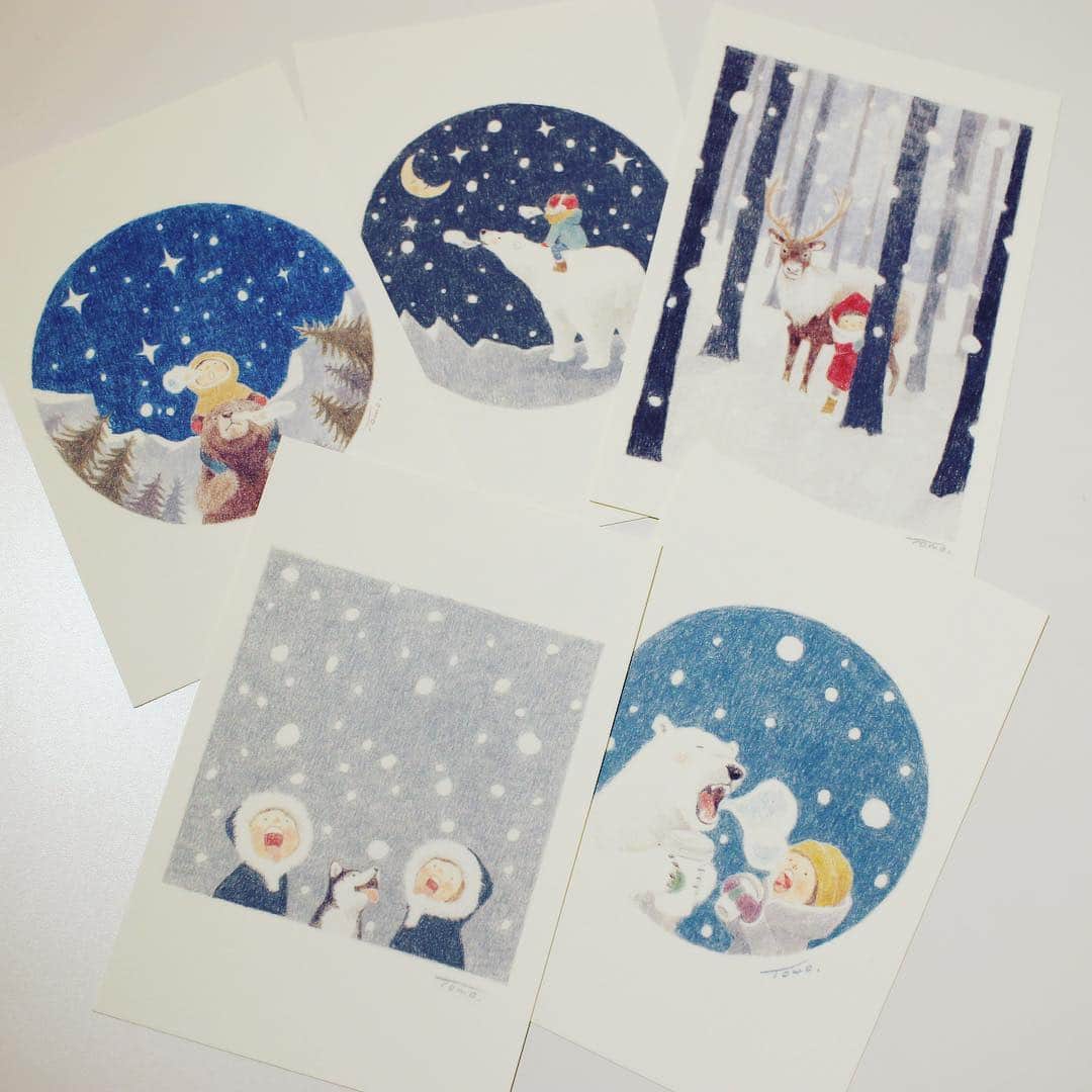 Tomoko Shintaniのインスタグラム：「. 新作ポストカード♡ たくさんのご来場ありがとうございます。 展示会、明日までです。お散歩がてらお立ち寄りください🤗 . マステ売り切れてしまいましたが、今月中旬に発売する新作サンプルも置いてあります。 . ★展示会のお知らせ★ . “A Story” tomoko by TOMOKO SHINTANI Drawing Exhibition . 昨年開催した白金台の東京妙案ギャラリーにて、今年も展示会を行います。 物語を感じる季節感を意識した作品などを中心に、ペン、色鉛筆での原画展示販売のほか、ポストカード、マスキングテープなどのオリジナルグッズの販売します。 お散歩がてら遊びにいらしてください😊 . ■日時：2018年11月23日（金）-12月2日（日） 　11:00-19:00（最終日17:00まで） . ■場所：東京妙案ギャラリー http://www.tokyomyoangallery.com . ■最寄駅：東京メトロ南北線・都営地下鉄三田線「白金台」駅下車徒歩5分 ※ギャラリーに駐車場はございません。近隣のコインパーキングをご利用ください。 . . “A Story” tomoko by TOMOKO SHINTANI Drawing Exhibition . 11.23 fri to 12.2 sun, 2018 open 11:00 close 19:00 (until 17:00 on the last day) at Tokyo Moan Gallery 2F, 3-3-1, Shirokanedai, Minato-ku, Tokyo, 108-0071 http://www.tokyomyoangallery.com . #tokomo #rakugaking #drawing #exhibition#tokyo」