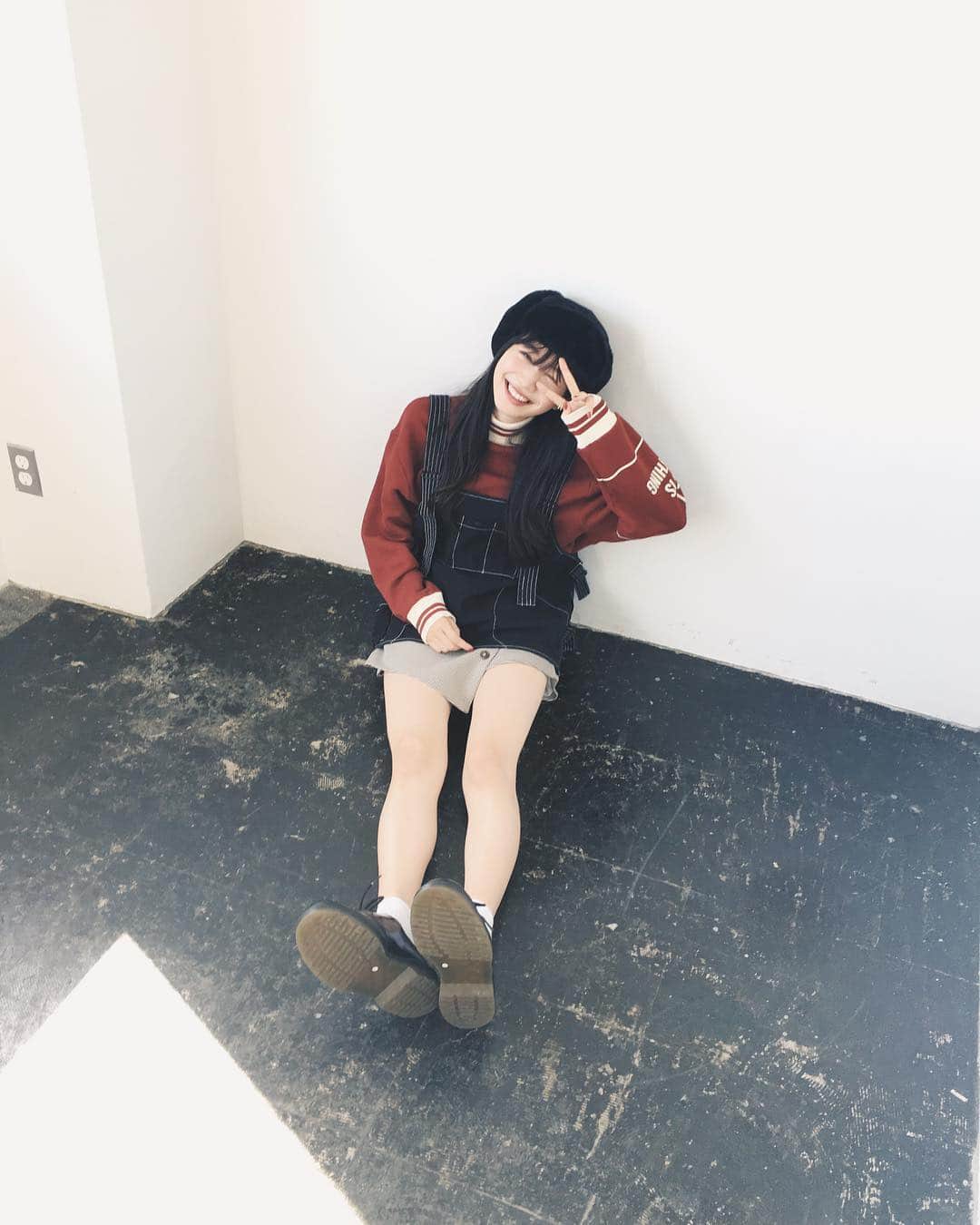 岡本夏美さんのインスタグラム写真 - (岡本夏美Instagram)「このお洋服のカットも お気に入り☺︎☺︎ Seventeen卒業ページは とっても楽しいさつえいでしたっ」12月1日 19時22分 - okamoto_natsumi