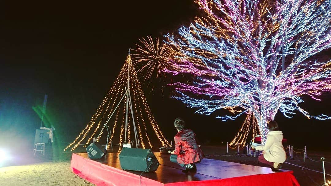 中澤卓也さんのインスタグラム写真 - (中澤卓也Instagram)「今日は国営越後丘陵公園にて「長岡花火ウィンターファンタジー」に出演！冬の夜空に打ち上がる長岡花火、最高に綺麗！素敵なイベントでの歌唱、ありがとうございました！ #国営越後丘陵公園 #長岡花火ウィンターファンタジー #長岡花火 #冬の蝶 #中澤卓也」12月1日 20時11分 - takuya_nakazawa.118