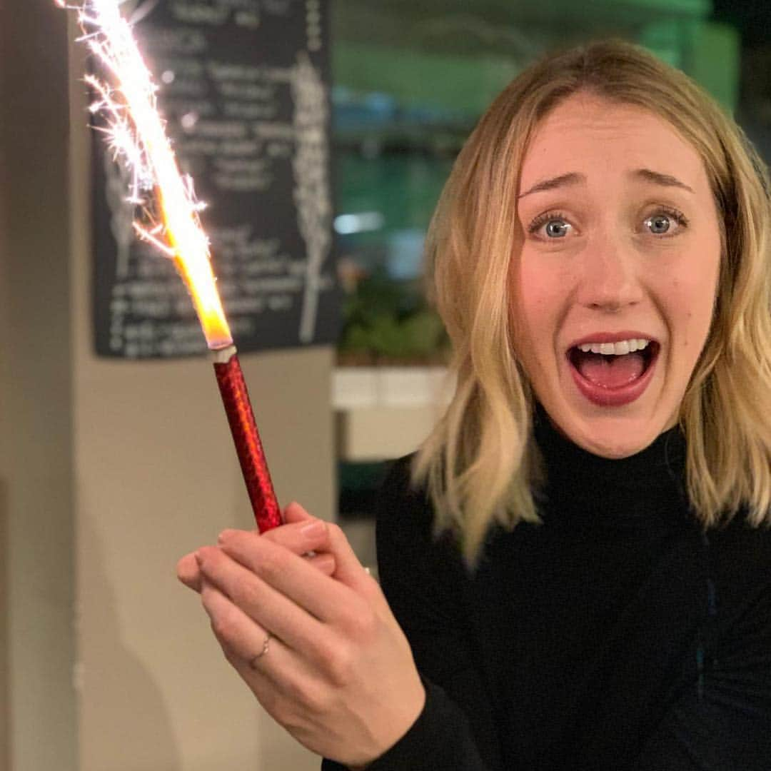 キンバリー・ヒルのインスタグラム：「Heading into the last year of my 20’s like...」