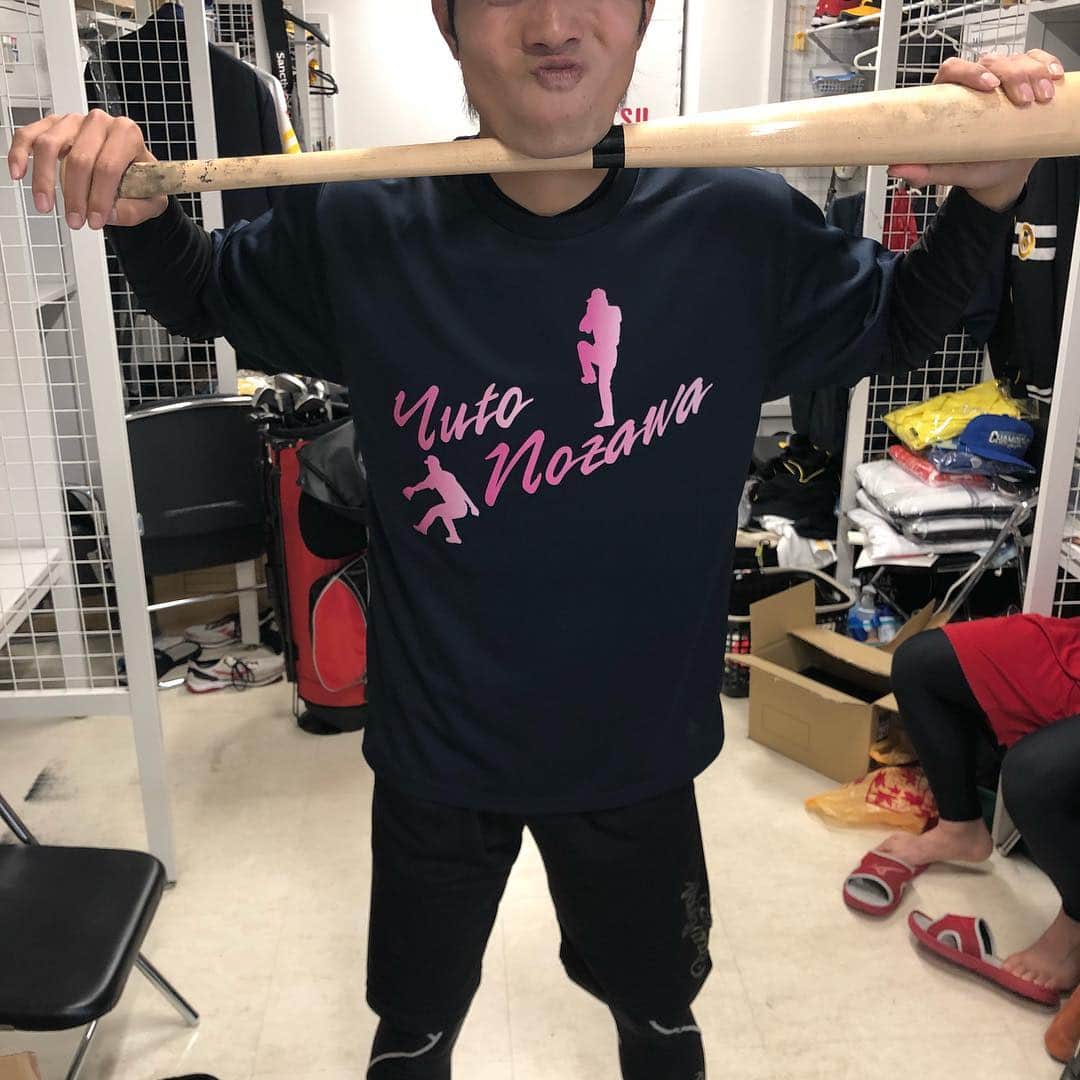 川原弘之のインスタグラム：「この人からTシャツもらいました。 これを着て練習します。 #野澤佑斗 #YutonozawaTシャツ」