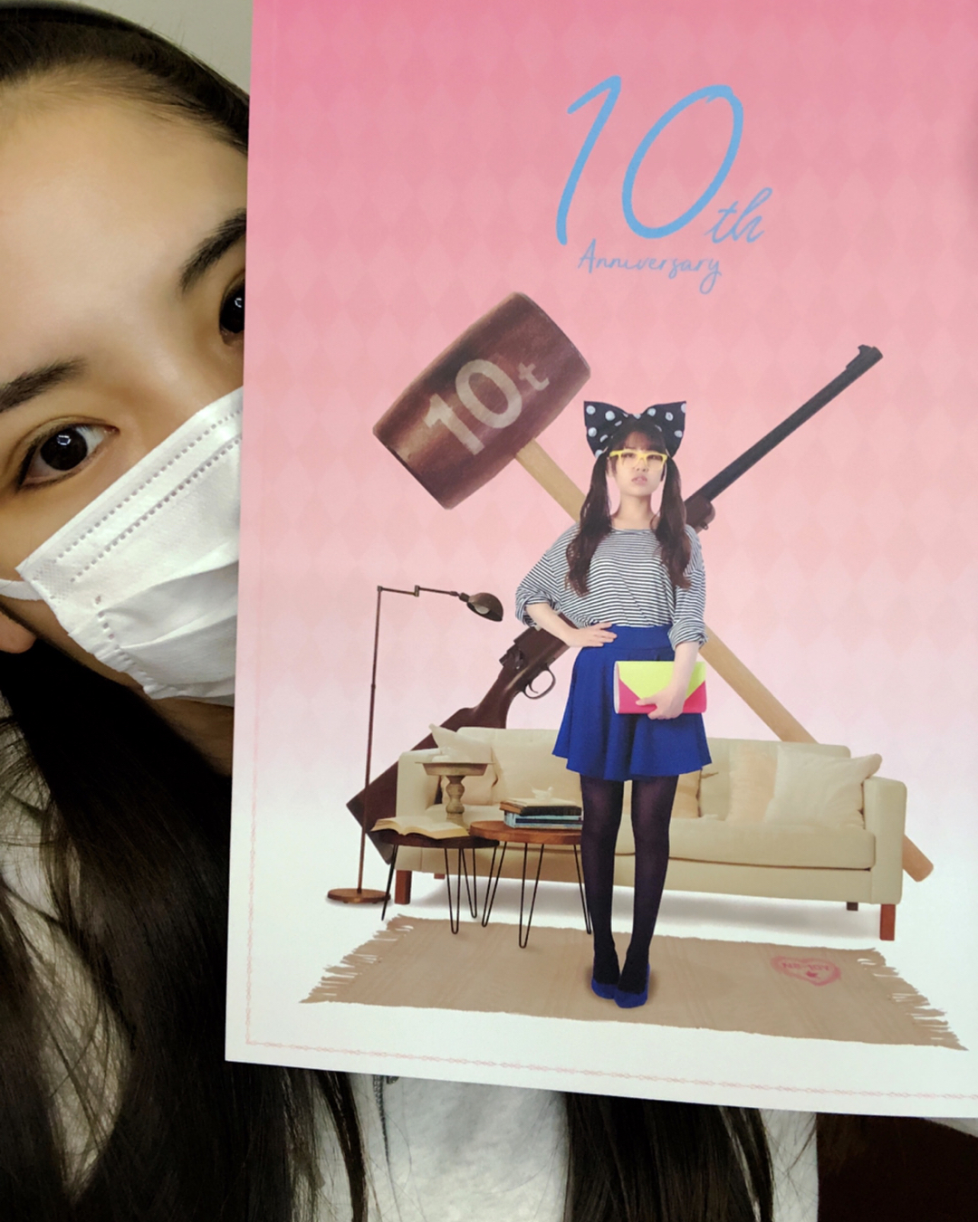 のインスタグラム：「本日名古屋公演、よろしくお願いします。楽しみすぎる！  そして本日からグッズのパンフレット現品お渡しさせて頂きます。凄くいい感じだよー🙋‍♀️✨新潟、札幌公演でご購入頂きました皆さまにも随時お届けします🙇‍♂️ るんるんるん  #阿部真央 #あべま #らいぶNo8」