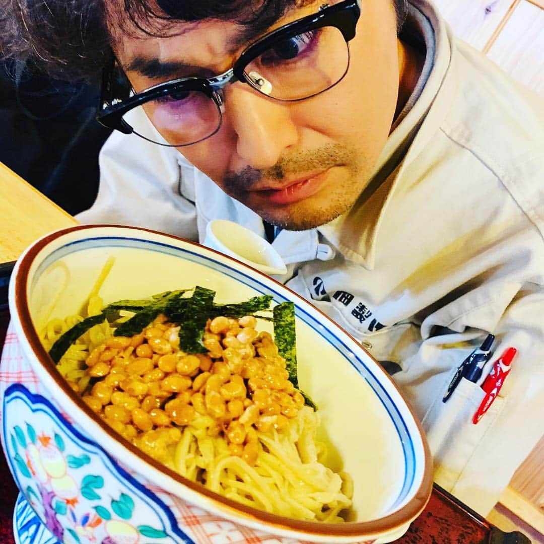 安田顕さんのインスタグラム写真 - (安田顕Instagram)「お昼に、新そばぁ〜^_^ と、なっとぅ〜^_^^_^ #睨み飯」12月1日 14時20分 - yasu_da_ken