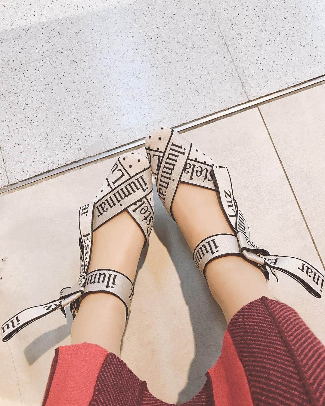 原明日夏さんのインスタグラム写真 - (原明日夏Instagram)「可愛いなぁ。﻿ ﻿ 何度見ても…可愛いなぁ。﻿ ﻿ #snidel #パンプス #今日の靴 #可愛い」12月1日 16時17分 - hara.as