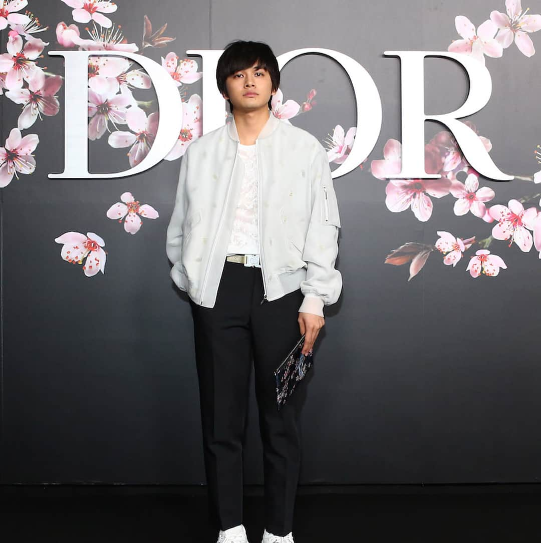 Apparel-web.comさんのインスタグラム写真 - (Apparel-web.comInstagram)「ディオール2019春夏コレクションを着こなす人気俳優たち #吉沢亮 #岡田健史  #竜星涼 #北村匠海 #三浦翔平 #Dior #diorprefall #runway #ディオール #ファッション #東京 #キムジョーンズ @dior」12月1日 16時23分 - apparelweb