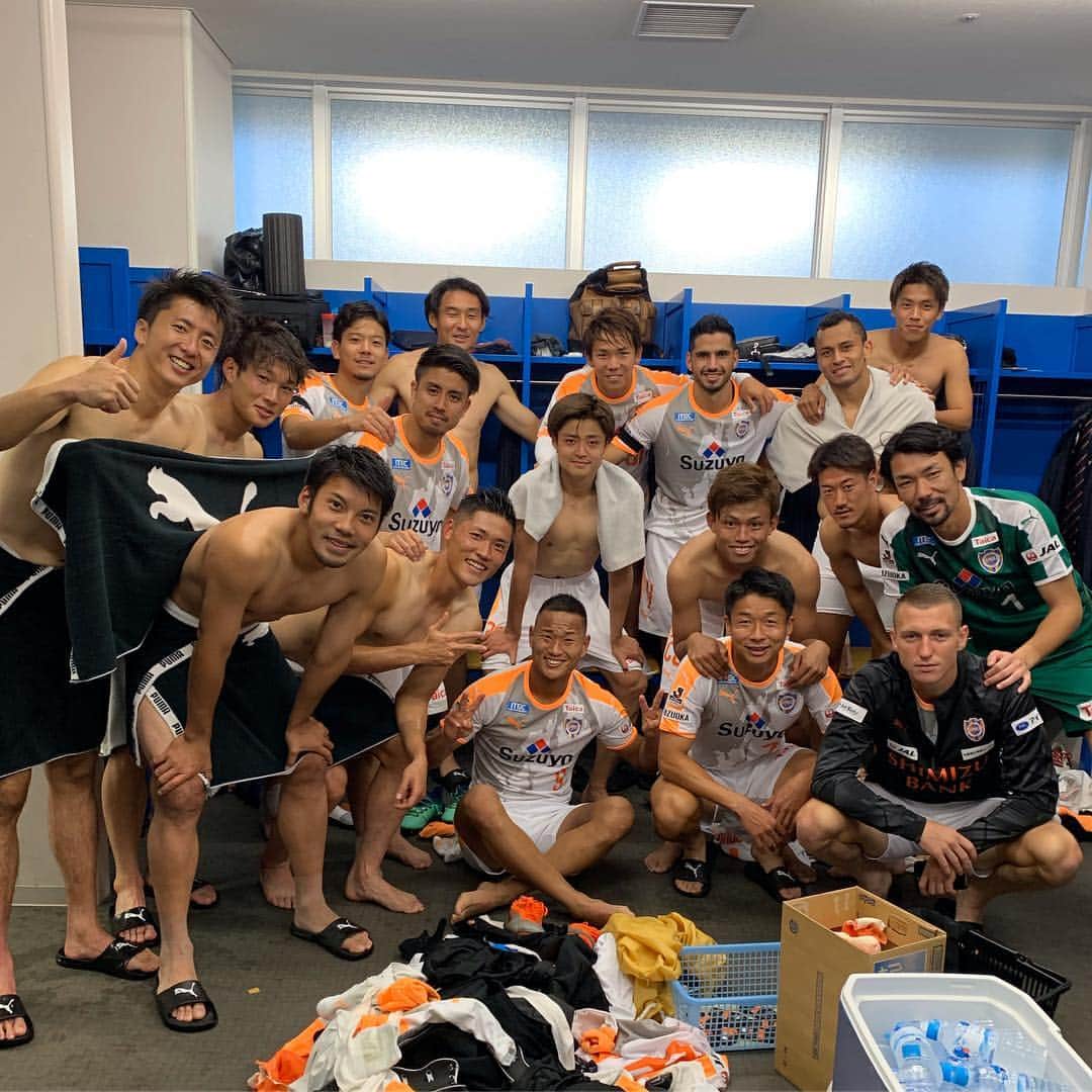 ミッチェル・デュークのインスタグラム：「Last game of the season ✔️ finished 4-4 and was not happy we didn’t make any subs today but the season is over and I’m proud of the boys for having such a great year 🙌🏼 been a pleasure playing with these boys this year 🧡 but now time to relax! Excited about what’s to come in the future 😁⚽️🇯🇵」