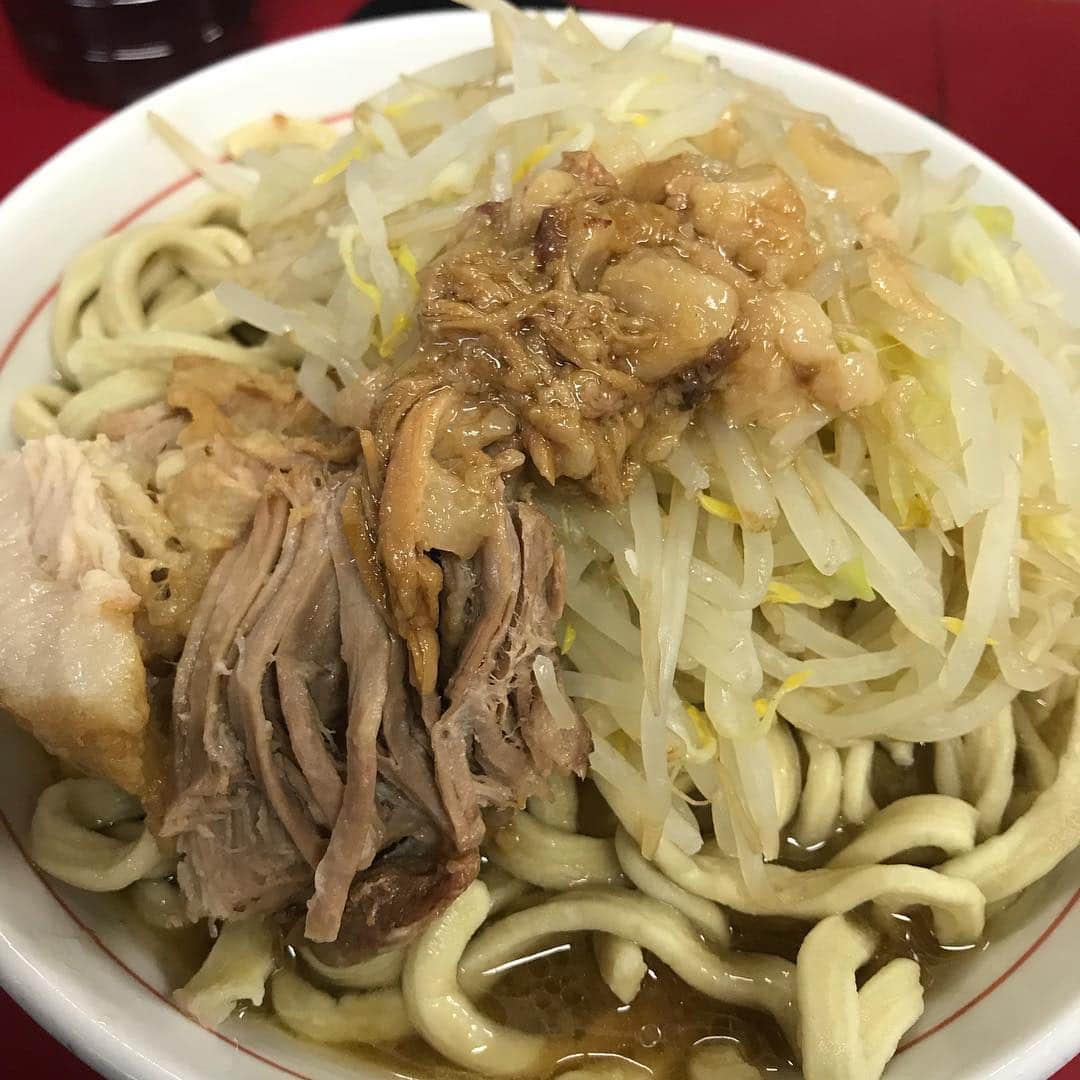 山崎晃平のインスタグラム：「蓮爾/登戸店 小ラーメン . くぅ〜うんめぇ〜なラーメンやっと食えました！ 今年ももう終わるなあ。 寒いし風邪ひかんよーにせんとな！」