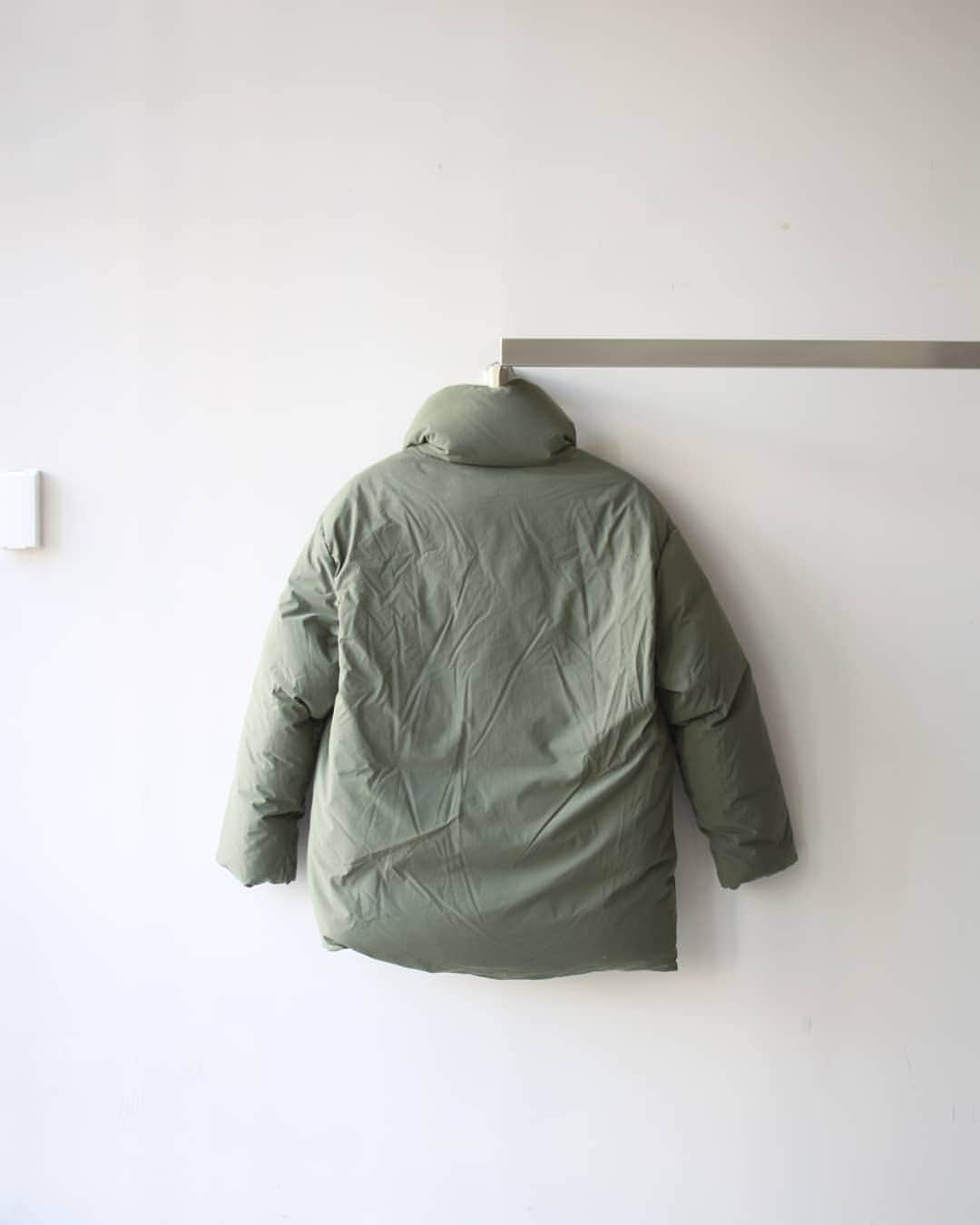 Deepinsideinc.com Storeさんのインスタグラム写真 - (Deepinsideinc.com StoreInstagram)「UNUSED / 18AW Collection. DOWN JACKET -OFF WHITE & OLIVE- (US1477) new in.  @unused_inc #unused」12月1日 17時56分 - deepinsideinc.comstore_men