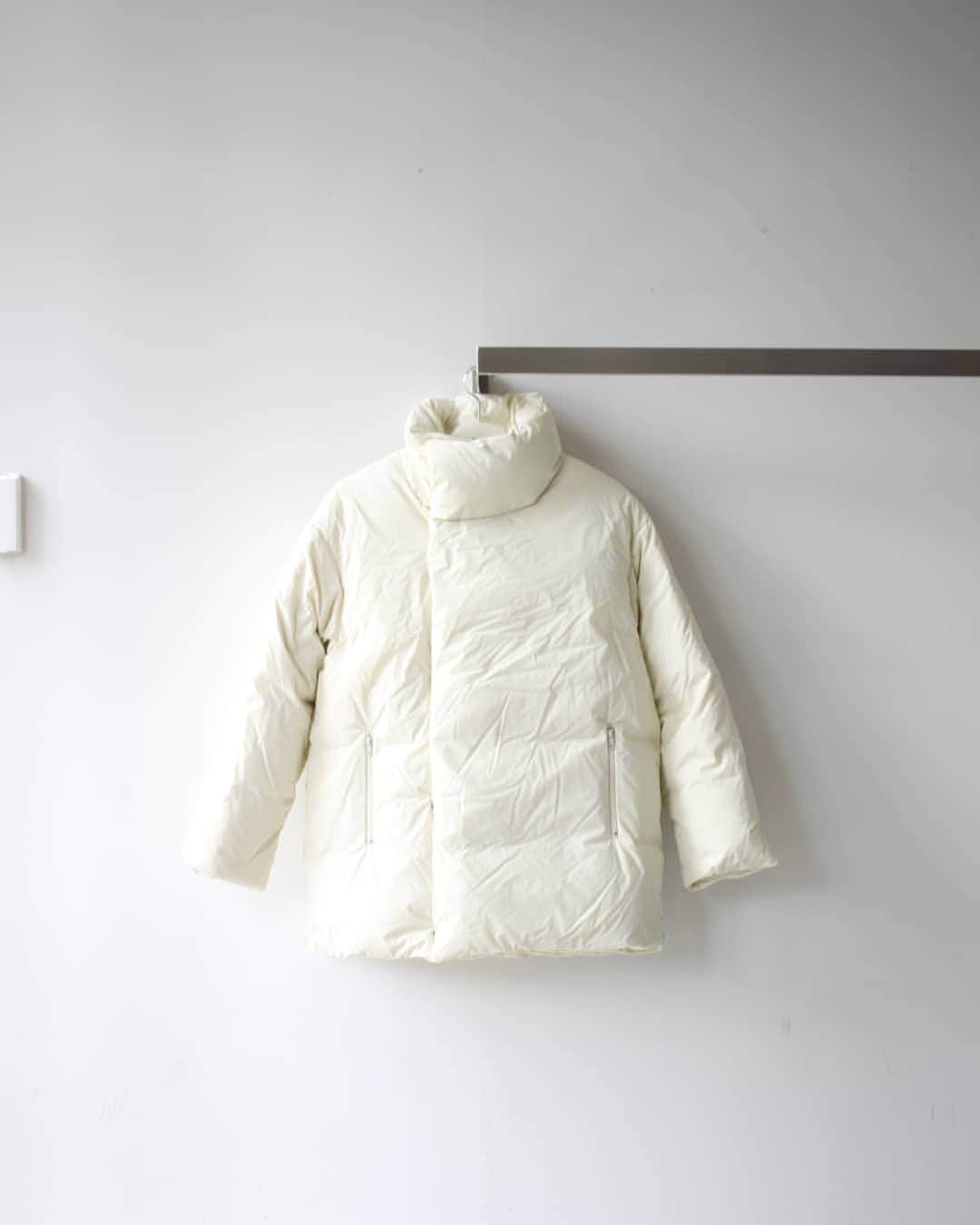 Deepinsideinc.com Storeさんのインスタグラム写真 - (Deepinsideinc.com StoreInstagram)「UNUSED / 18AW Collection. DOWN JACKET -OFF WHITE & OLIVE- (US1477) new in.  @unused_inc #unused」12月1日 17時56分 - deepinsideinc.comstore_men