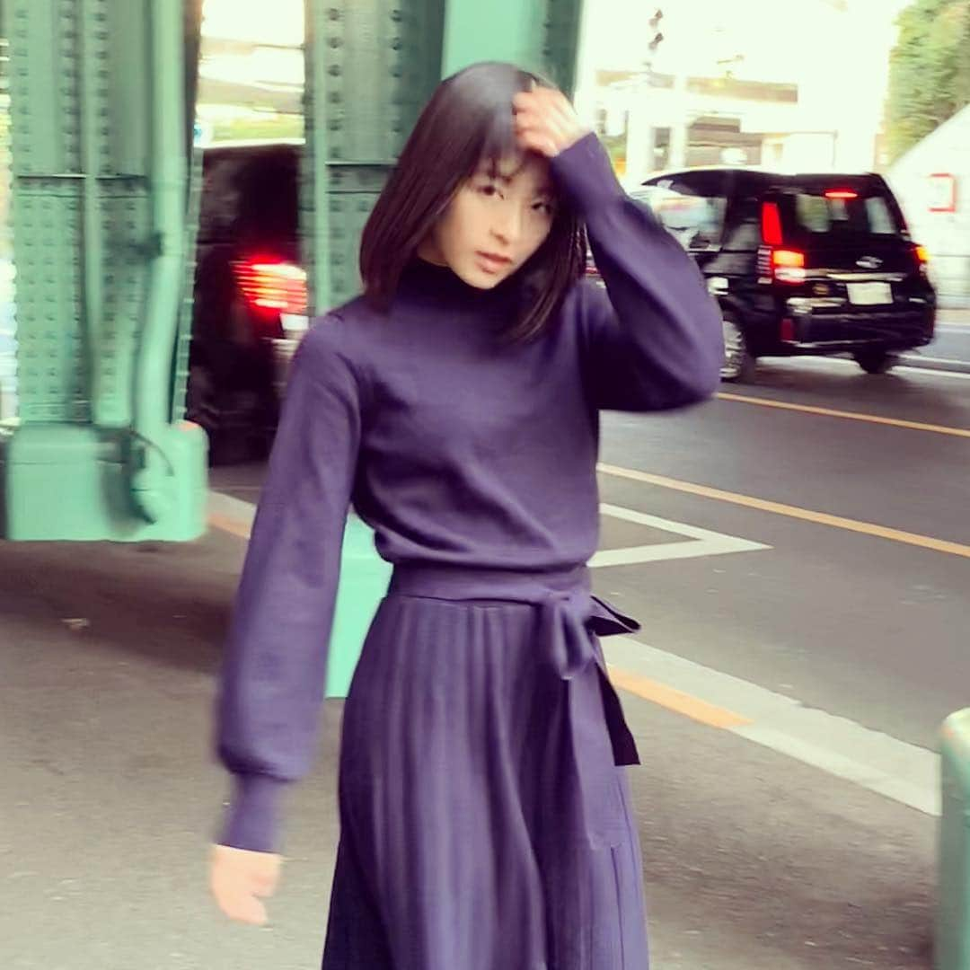 森七菜さんのインスタグラム写真 - (森七菜Instagram)「道路の向こう側からやってきたもりななを激写📸 #大人ぽいの撮れた #もはや詐欺じゃないか！というぐらい#大人に見える #今日から12月 #2018年まだまだ色んなことがありそうですよ #お楽しみに✨#もりなな #森七菜」12月1日 18時56分 - morinana_official