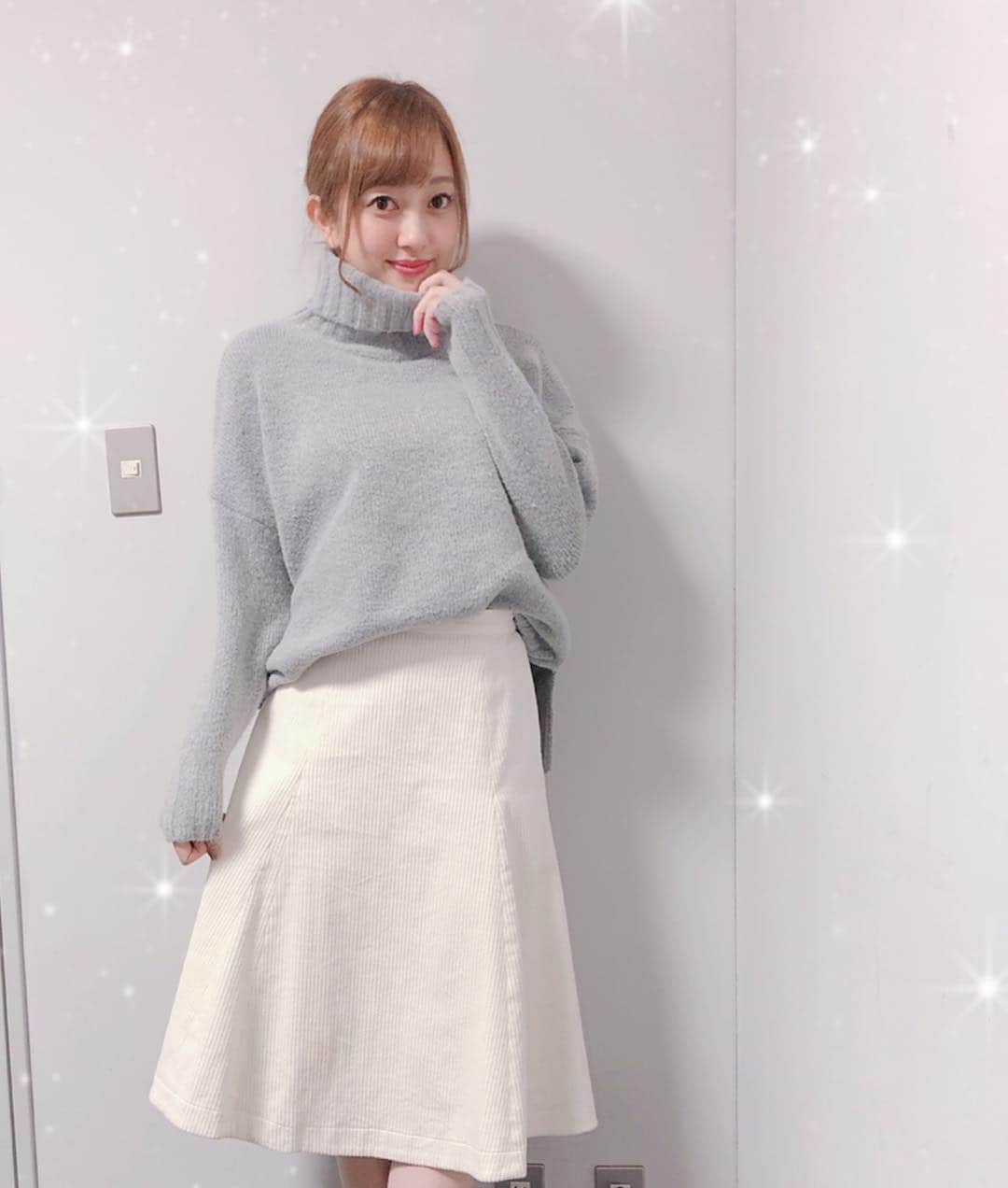 菊地亜美さんのインスタグラム写真 - (菊地亜美Instagram)「・ 今日の私服ふわっと系ふふふ💭💕 🧶#タートルふわっとタッチニット … @titivatejp 👢#編み上げブーツ … @milaowen_official ・ ねぇねぇ、写真明るくしたのもあるけど 私生足なのに足だけ異様に白すぎやしない？😭笑 中学生の頃、 謎にふくらはぎ見えてない方が可愛いと思ってて ずっと出してなかったから 未だに足だけ焼けないの🤦🏻‍♀️💦笑 ・ #ootd #coodinate #titivate #titivatestyle #ティティベイト #milaowen #ミラオーウェン」12月1日 19時01分 - amikikuchi0905