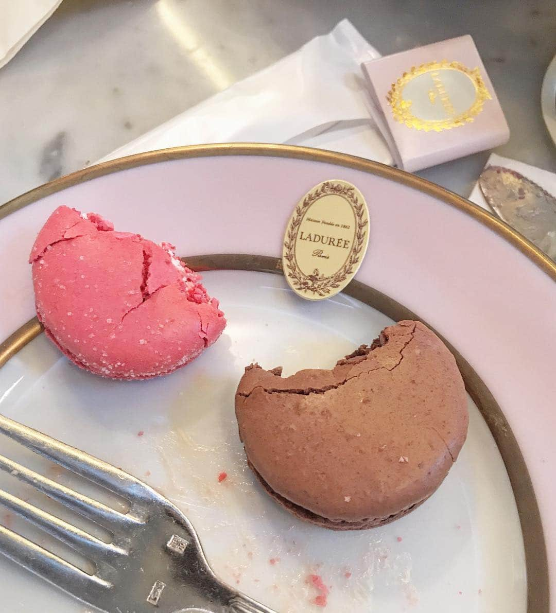 後藤ティファニーのインスタグラム：「#laduree #マカロン  せかいいちマカロンが好き👀💓」