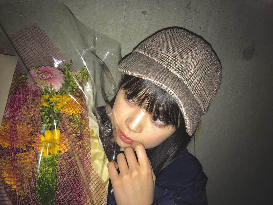 吉川七瀬さんのインスタグラム写真 - (吉川七瀬Instagram)「お花きれい💐 花束をいただきました . お花ってきれいだけど枯れちゃうの寂しい… ずっと生きててほしいなぁ😕 #お花 #花束 #🌼」12月1日 21時41分 - yoshikawa_nanase