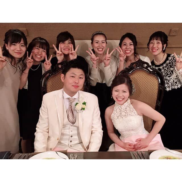 前田彩里のインスタグラム：「. 知絵 Happy Wedding ♡!! めちゃくちゃ可愛い花嫁さん👰♥️ . お幸せにっっ♥️ . #結婚式 #佛大girl #好きすぎる #この回生が好きすぎてやばい #幸せいっぱい #ツッコミのくせ強め #卒業して5年て#知絵かわいいいい #森川先生の安定感 #板鼻泣きすぎ #みんな苗字変わりすぎ #次3月ね #ブーケgetならずな竹上 #竹上に出会いを」