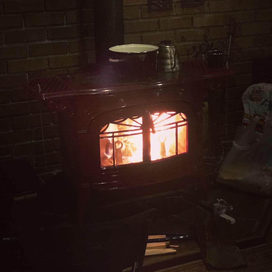 笛木優子さんのインスタグラム写真 - (笛木優子Instagram)「暖炉の火。。。 いつまでも見ていられます。。。」12月1日 23時21分 - yukofuekiyumin