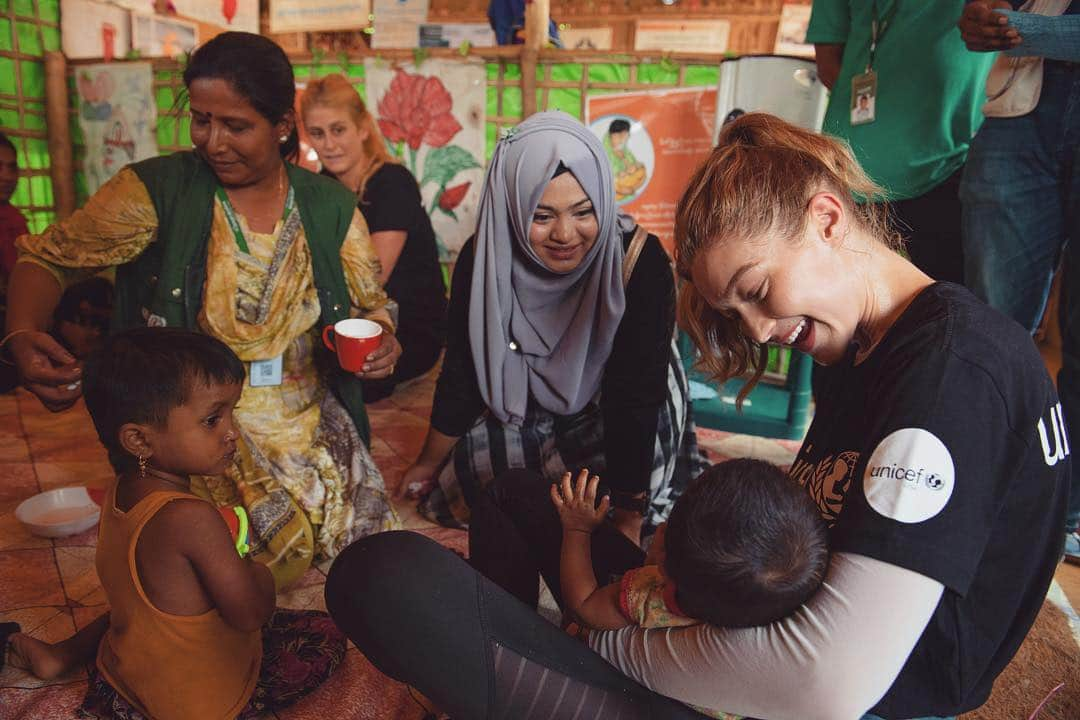 ジジ・ハディッドさんのインスタグラム写真 - (ジジ・ハディッドInstagram)「I have been lucky enough to see firsthand what an incredible impact your donations to UNICEF make ! ❤️ Become a lifeline for vulnerable children around the world : giving monthly allows UNICEF to be there before, during and long after conflicts or disasters. 🙏 No donation is too small! Sign up with @UNICEFUSA link in bio Cox’s Bazar Refugee Camp, Bangladesh 2018 field visit photos by @rahultalukder」12月1日 23時28分 - gigihadid