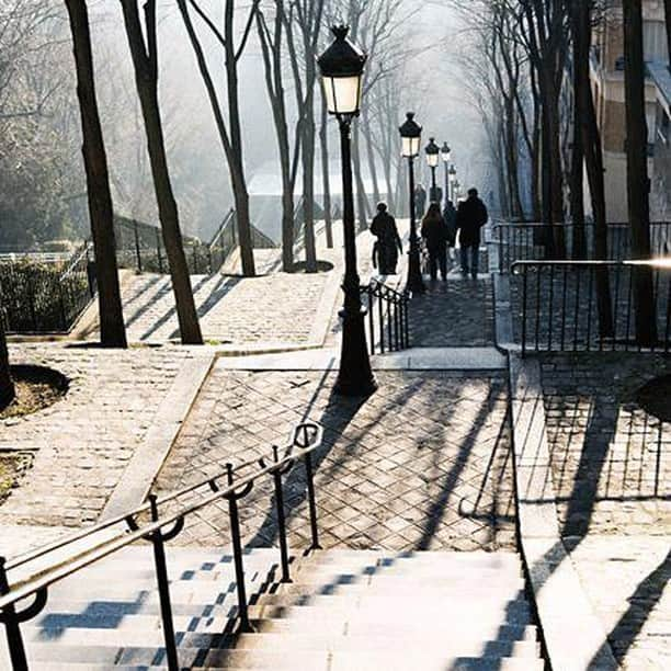 ステファンケリアンさんのインスタグラム写真 - (ステファンケリアンInstagram)「SATURDAY -- WALK  Saturday stroll in Montmartre…  #pinterest #stephanekelian #montmartre」12月2日 0時05分 - stephane_kelian