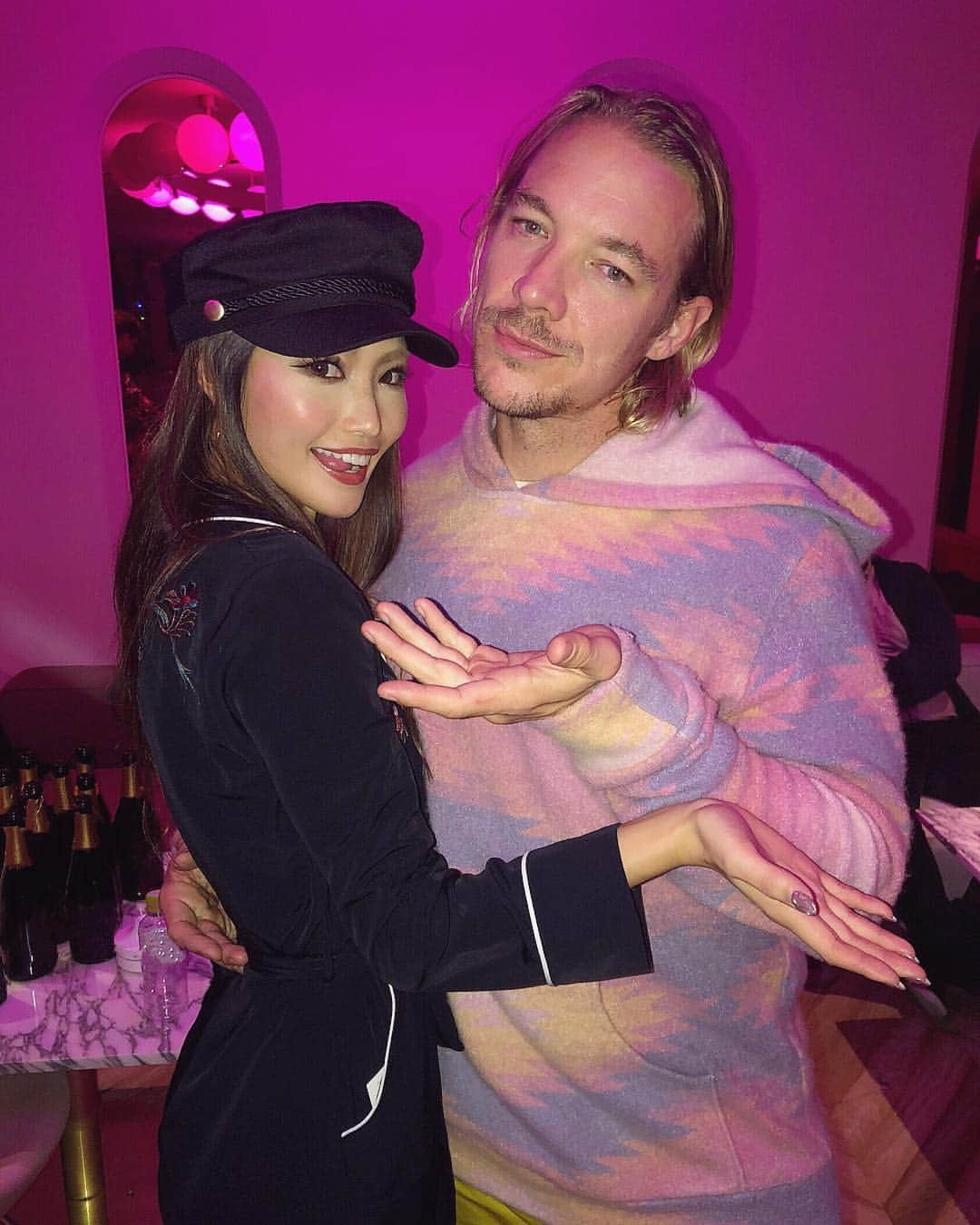 MIKAさんのインスタグラム写真 - (MIKAInstagram)「🍭🎀🤷🏻‍♀️💭🌙 . . #captionthis #aboutlastnight #diplo #plustykyo #grandopening #おめでとうございます (祝)」12月2日 0時41分 - cjd_mika