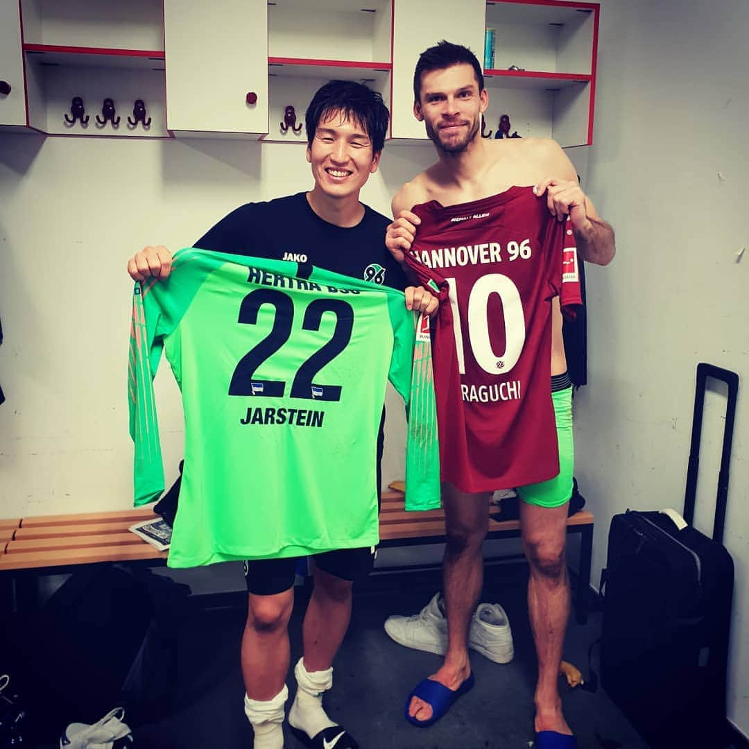 ルネ・ヤーステインのインスタグラム：「So nice to see you again Genki my friend 🙏❤ And super team performance and 3 points 🔵⚪」