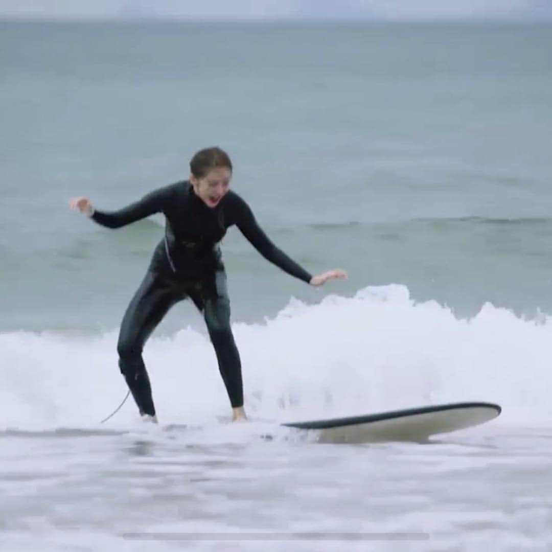 ユン・ウネさんのインスタグラム写真 - (ユン・ウネInstagram)「🌊 제대로 서핑해보는건  처음인듯 ~ 아직은 조금 무섭지만 너무 재밌었다는~~」12月2日 14時04分 - y1003_grace