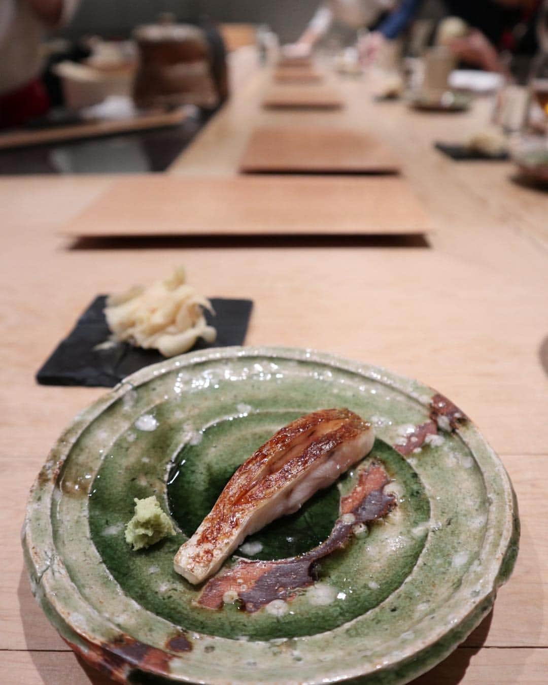濱野りれさんのインスタグラム写真 - (濱野りれInstagram)「Sushi 'Mitani' #Reservation ➡︎Aroud a year #Taste ➡︎ Ａ I ask one quarter alcohol is pairing with cuisine🐟 Cuz I'm always drunk too much here even if it would be a lunch or a dinner😂 I love here's 'Tumami' is the second sheet to the sixth sheet photos more than 'Nigiri'. Thank you for a great time💋💋💋 . . #rirelog#mitani#sushi#sushistagram#toptokyorestaurants#tokyorestaurant#akasaka#tokyoeats#foodie#foodstagram#gourmet#tabelog#winelover#nihonshu#maguro#鮨#赤坂#食べるの大好き#食べ歩き#東京グルメ#グルメ女子#ワイン#日本酒#たべすたぐらむ#紀尾井町三谷」12月2日 14時02分 - riregram