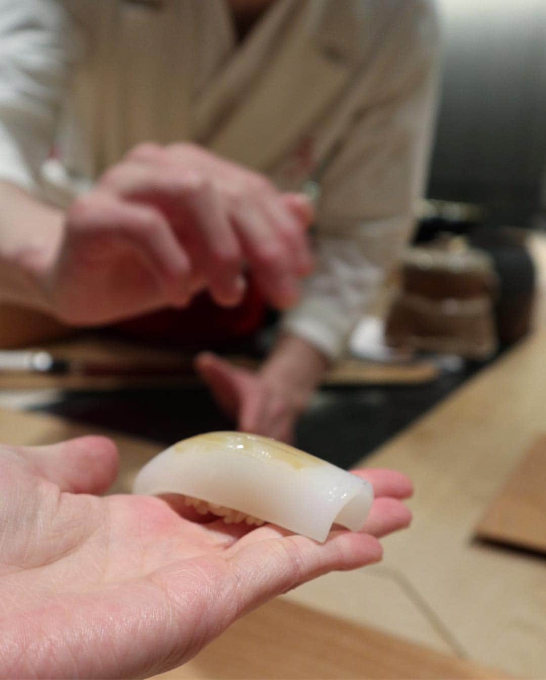 濱野りれさんのインスタグラム写真 - (濱野りれInstagram)「Sushi 'Mitani' #Reservation ➡︎Aroud a year #Taste ➡︎ Ａ I ask one quarter alcohol is pairing with cuisine🐟 Cuz I'm always drunk too much here even if it would be a lunch or a dinner😂 I love here's 'Tumami' is the second sheet to the sixth sheet photos more than 'Nigiri'. Thank you for a great time💋💋💋 . . #rirelog#mitani#sushi#sushistagram#toptokyorestaurants#tokyorestaurant#akasaka#tokyoeats#foodie#foodstagram#gourmet#tabelog#winelover#nihonshu#maguro#鮨#赤坂#食べるの大好き#食べ歩き#東京グルメ#グルメ女子#ワイン#日本酒#たべすたぐらむ#紀尾井町三谷」12月2日 14時02分 - riregram